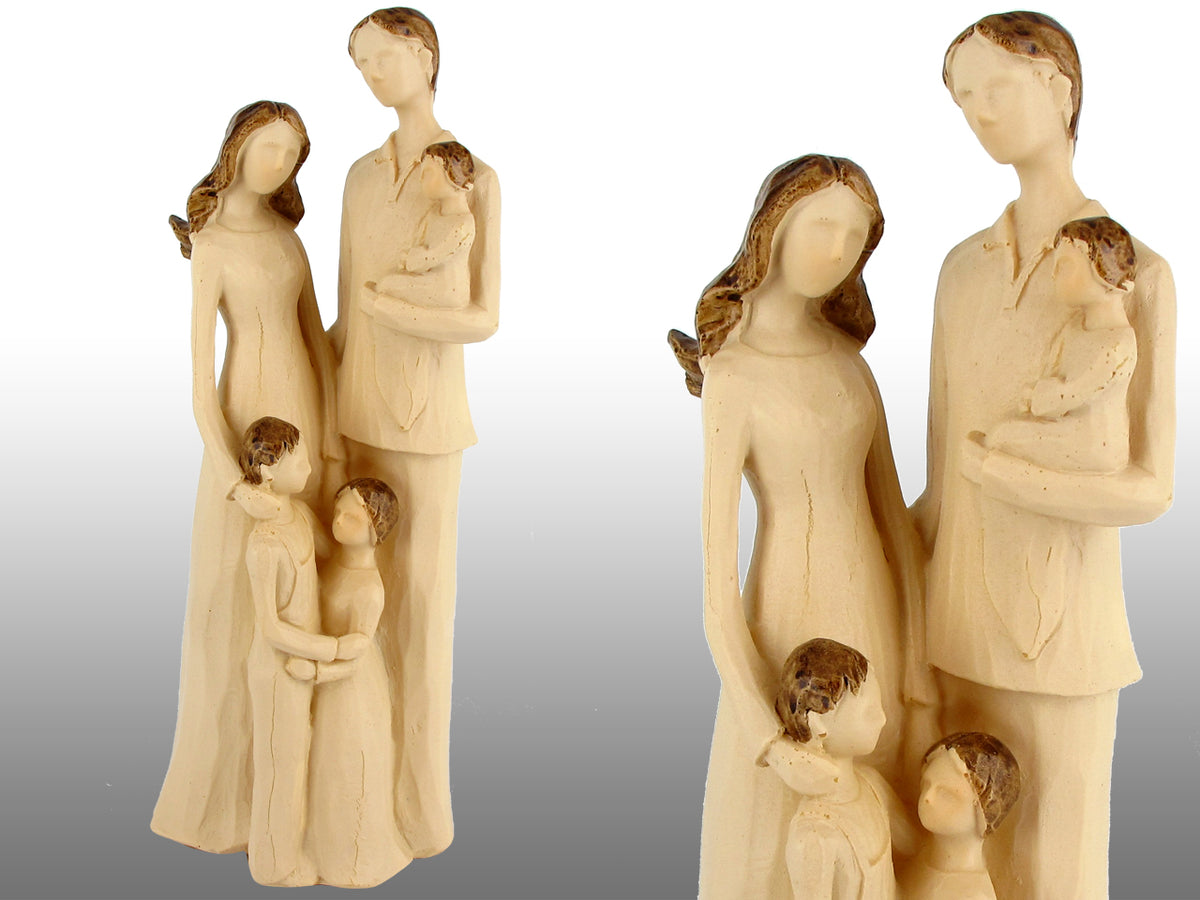 Beeldje familie 24 cm met mogelijkheid tot personalisatie met gravure
