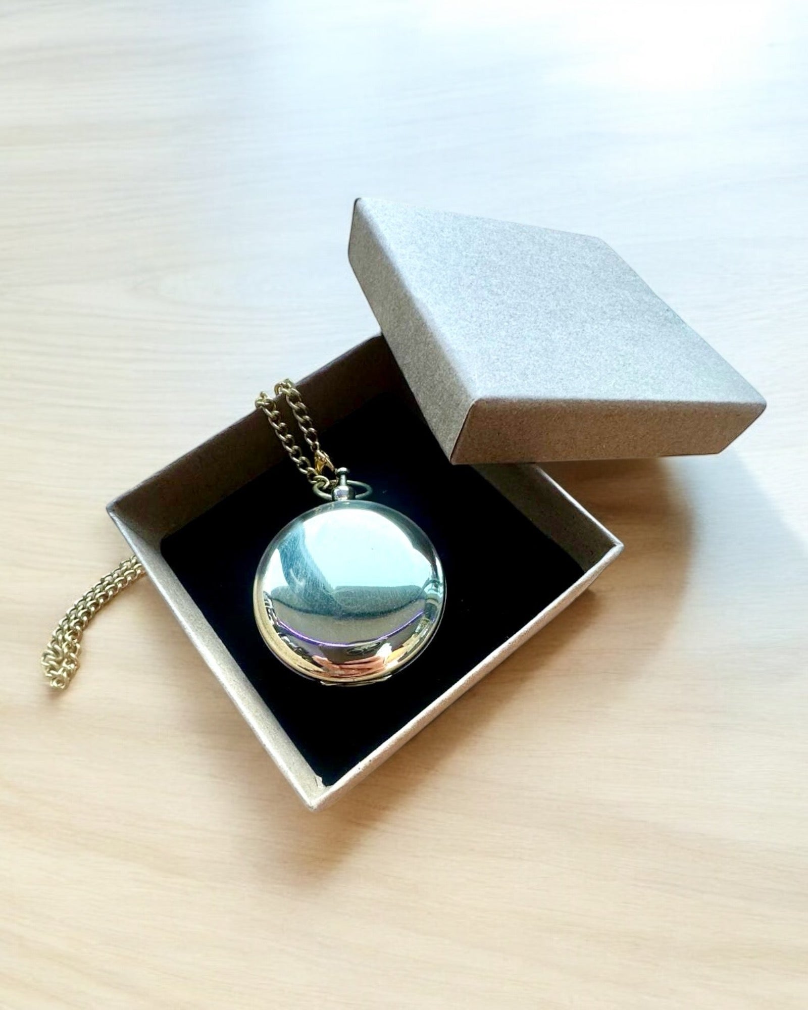 Gouden kleur Kompas Avontuur – Elegante Navigator van Ontdekkingen