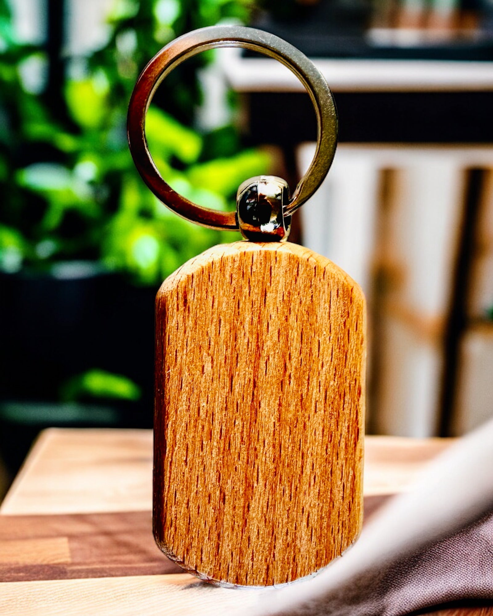 Elegante Houten Sleutelhanger met Mogelijkheid tot Graveren – Ideaal als Cadeau