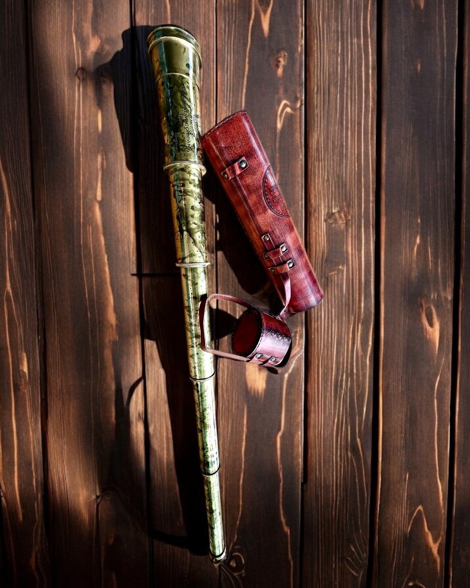 Koninklijke Verrekijker "Voyager 1818" – Exclusief, Messing, 83 cm, handgemaakt, etui van Echt Leer – Collectors Editie, personalisatie met gravure als cadeau
