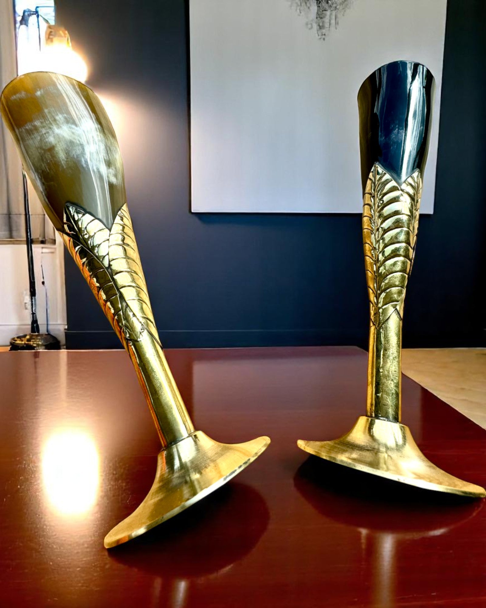 Glas „De Geest van het Ambacht” van buffelhoorn en messing – met de hand vervaardigd in India, 22 cm, mogelijkheid tot personalisatie met gravure als cadeau
