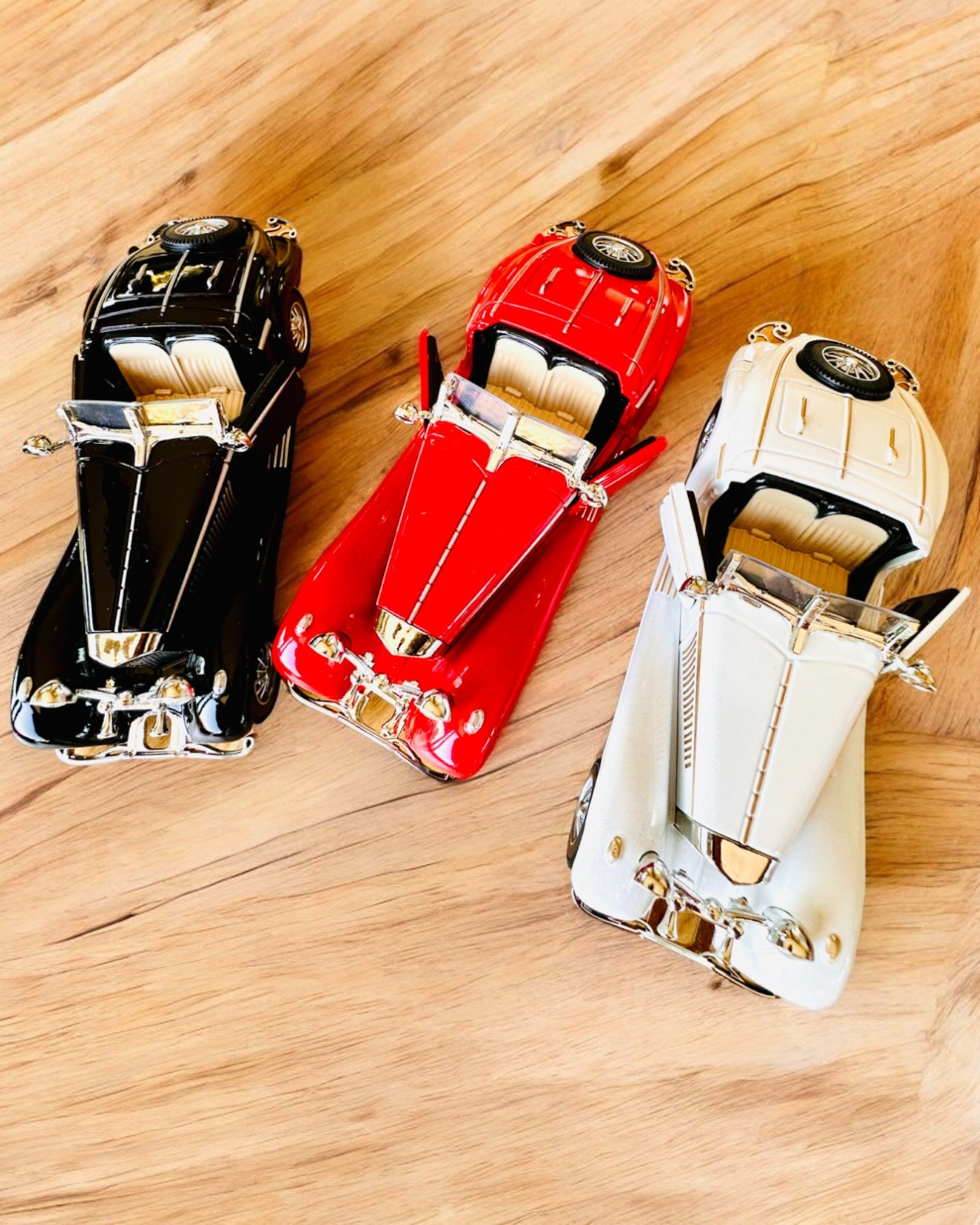 Miniatuurmodel van Klassieke Retro Auto's - personalisatiemogelijkheid als cadeau met gravure, 3 varianten om uit te kiezen