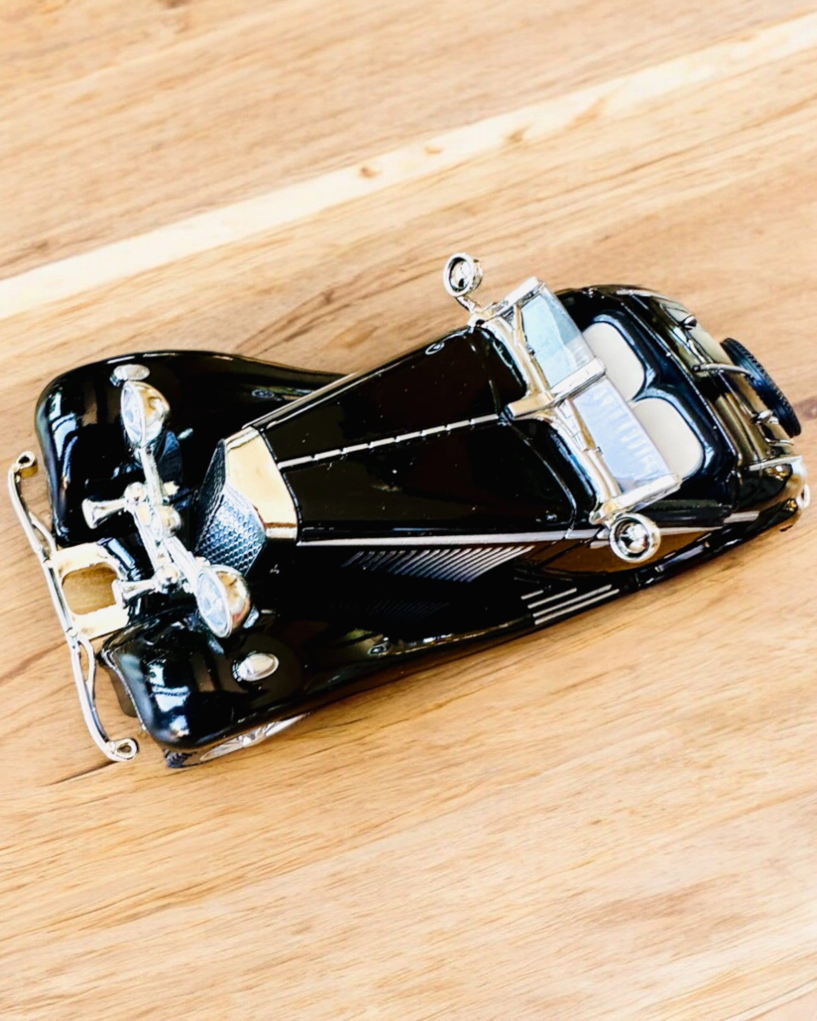 Miniatuurmodel van Klassieke Retro Auto's - personalisatiemogelijkheid als cadeau met gravure, 3 varianten om uit te kiezen