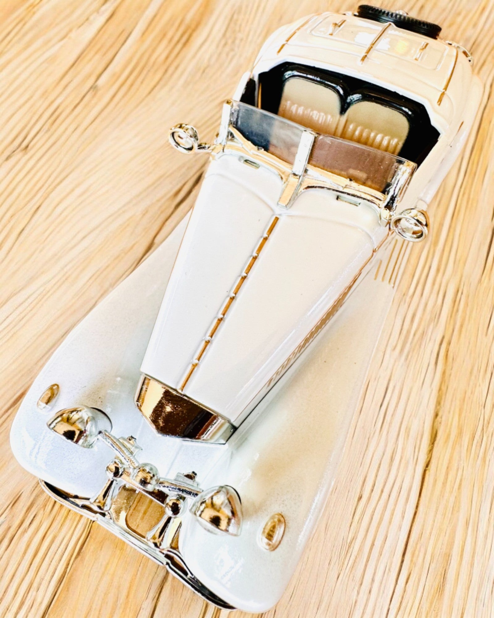 Miniatuurmodel van Klassieke Retro Auto's - personalisatiemogelijkheid als cadeau met gravure, 3 varianten om uit te kiezen