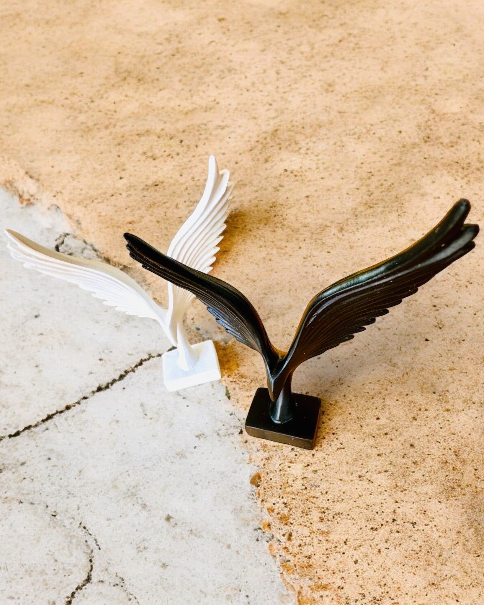 Elegante Engelvleugelfiguur 15 cm hoog – "Skrzydlaci Strażnicy", mogelijkheid tot personalisatie met gravure als cadeau, personalisatie, 2 kleuropties