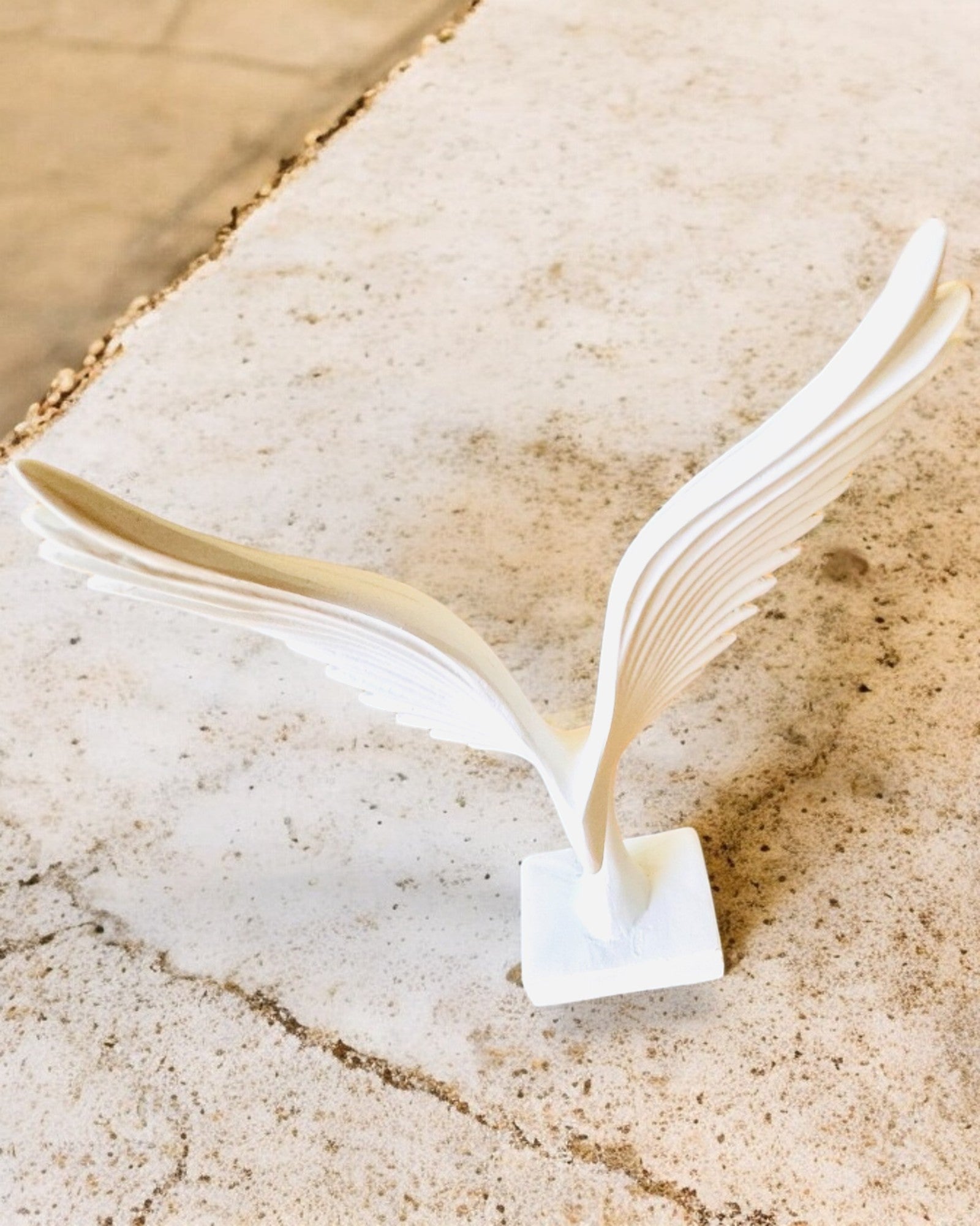 Elegante Engelvleugelfiguur 15 cm hoog – "Skrzydlaci Strażnicy", mogelijkheid tot personalisatie met gravure als cadeau, personalisatie, 2 kleuropties