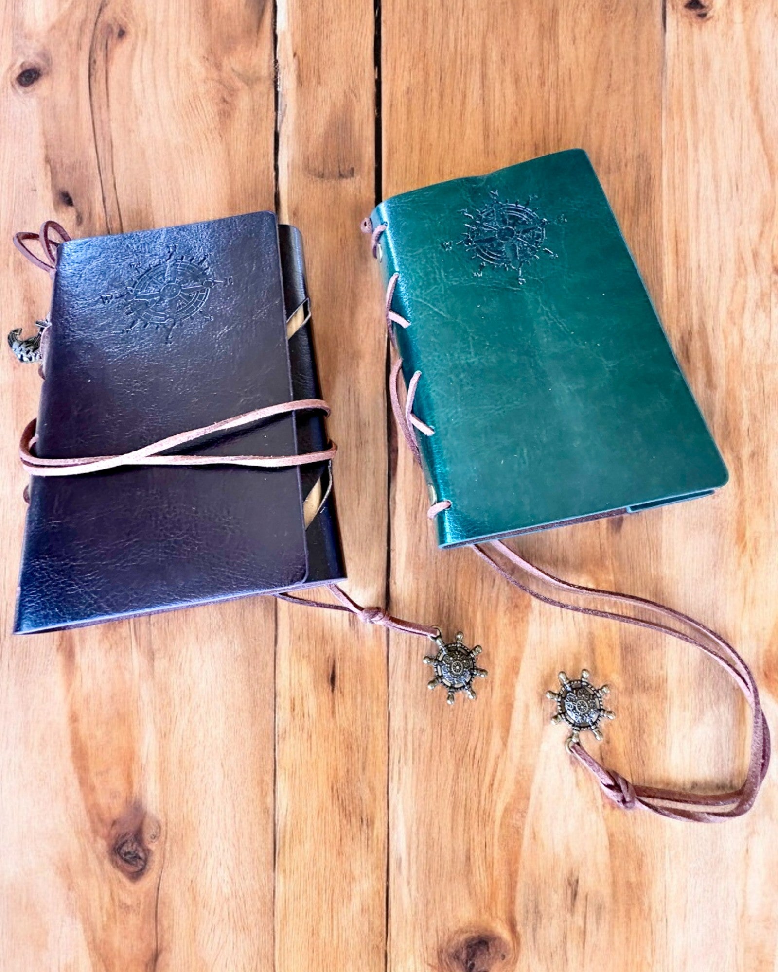 Vintage Zeilnotitieboek A6 of A7 formaat - met Kompasmotief en Gelagerde Bladen - Verkrijgbaar in verschillende Kleuropties, mogelijkheid tot graveren