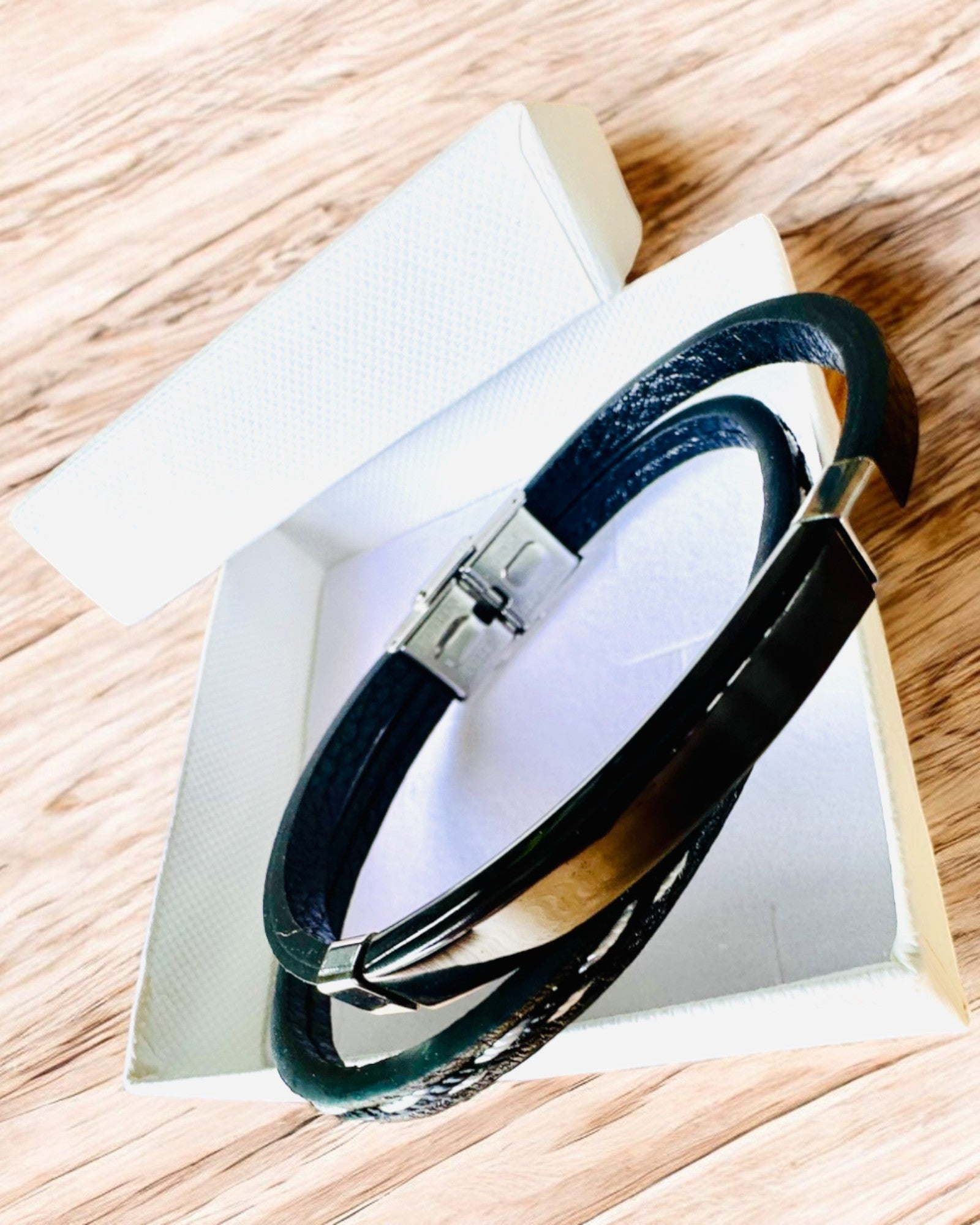 Sportarmband van PU-leer en roestvrij staal met graveermogelijkheid – 3 kleuren