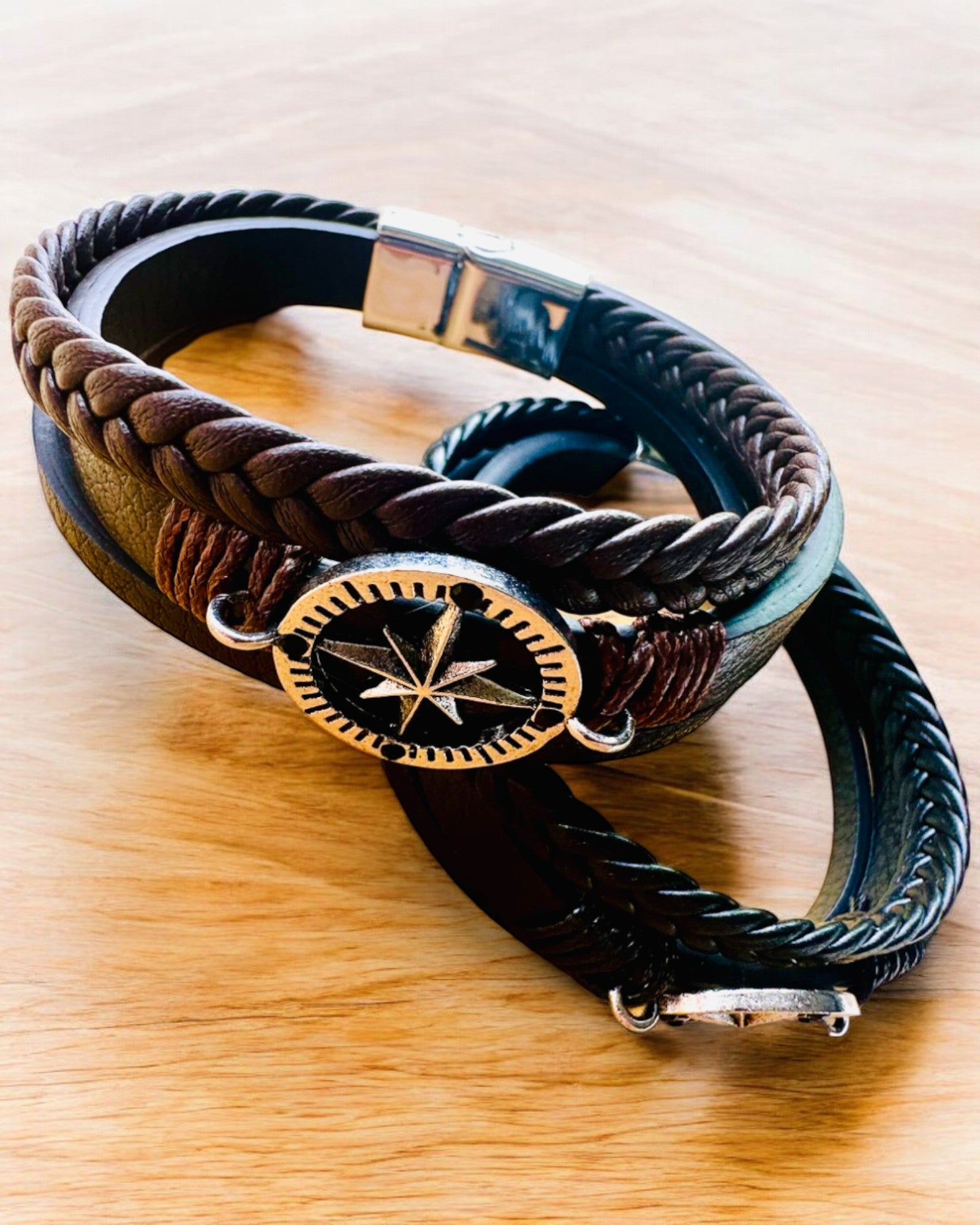 Armband "Compass Adventure" - mogelijkheid tot personalisatie met gravure als cadeau, 2 kleuropties om uit te kiezen
