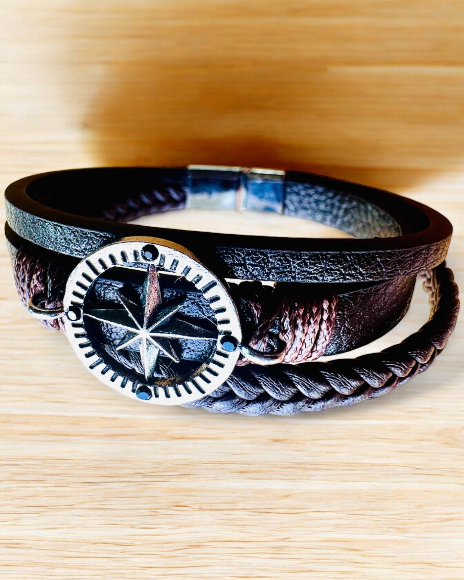 Armband "Compass Adventure" - mogelijkheid tot personalisatie met gravure als cadeau, 2 kleuropties om uit te kiezen