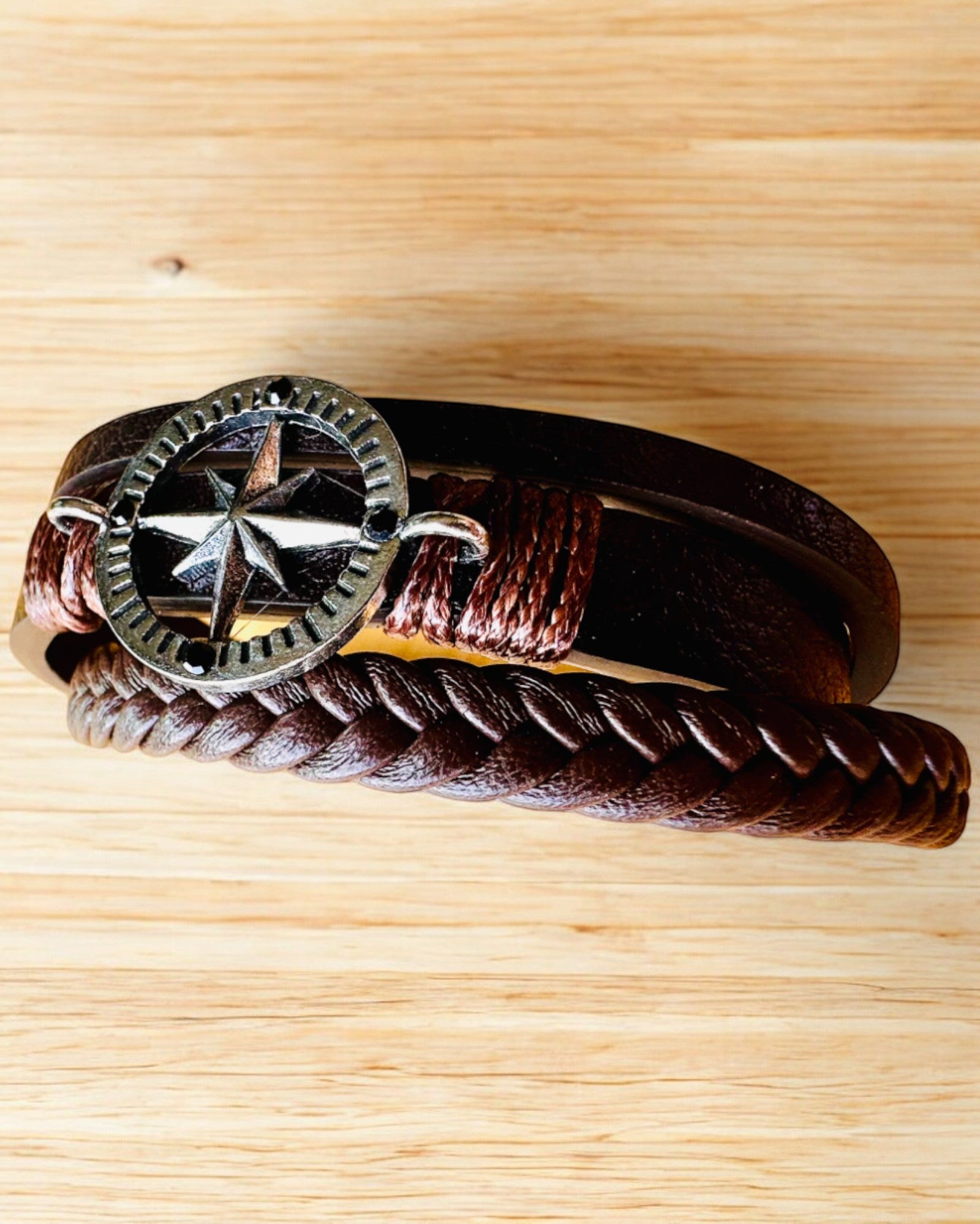 Armband "Compass Adventure" - mogelijkheid tot personalisatie met gravure als cadeau, 2 kleuropties om uit te kiezen