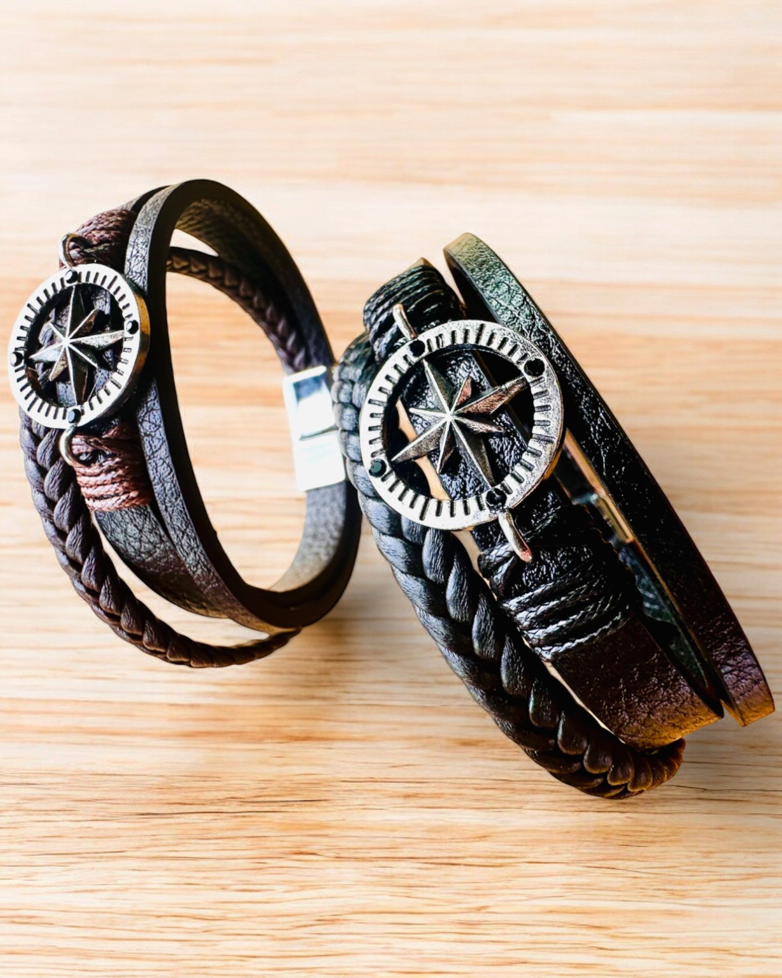 Armband "Compass Adventure" - mogelijkheid tot personalisatie met gravure als cadeau, 2 kleuropties om uit te kiezen