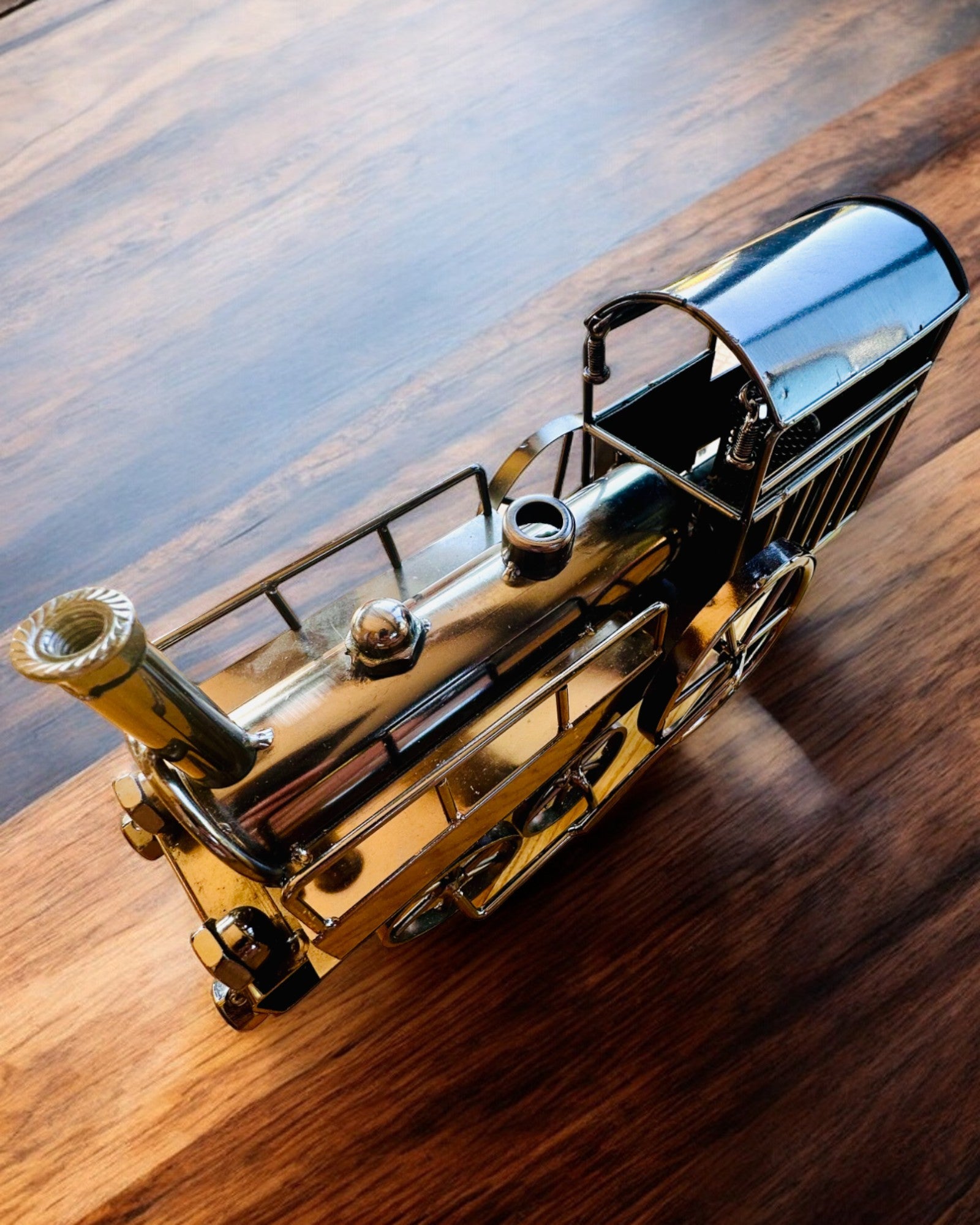 Locomotief van ijzer "Retro Express" – decoratie, model, handgemaakt met de mogelijkheid tot graveren als cadeau