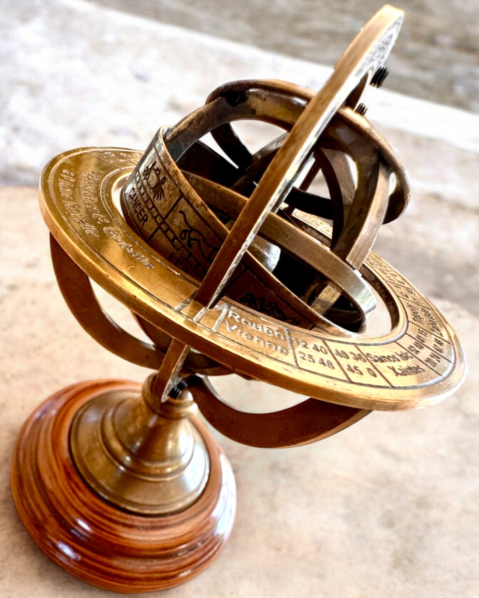 Messing Armilla "AstroGlobe" 13 cm hoog, Handgemaakt met Graveeroptie, decoratie voor kantoor