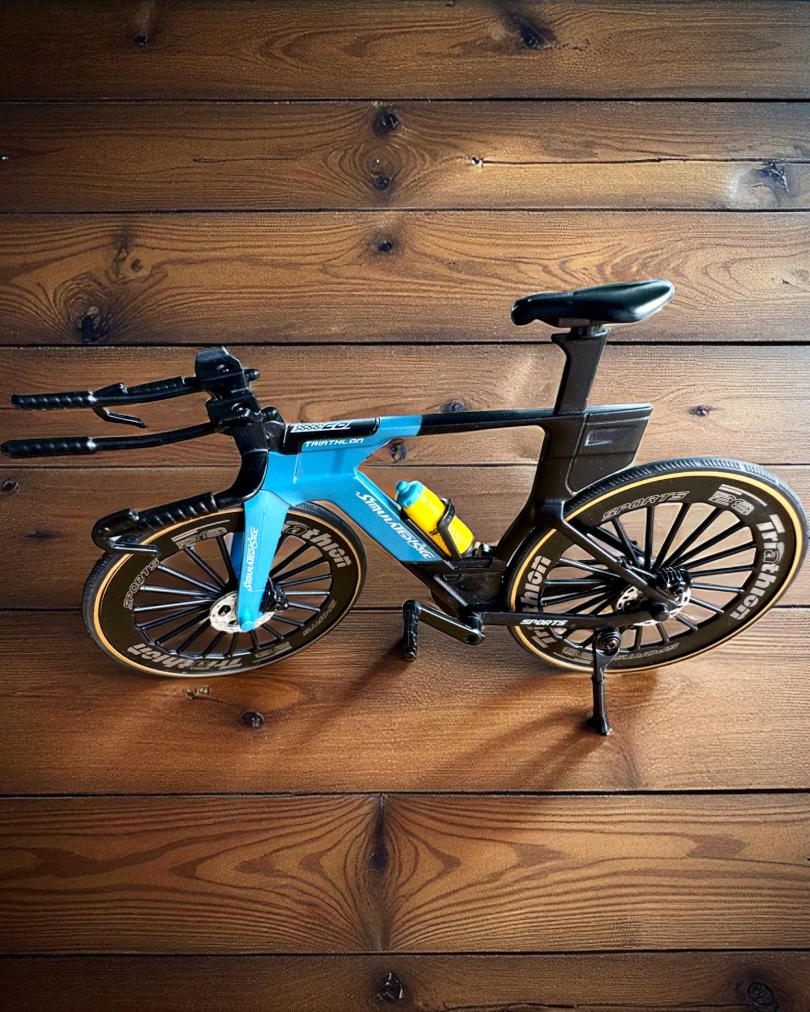 Miniatuurmodel van een triatlonfiets "SpeedStorm 1.2" personalisatie met gravure als cadeau