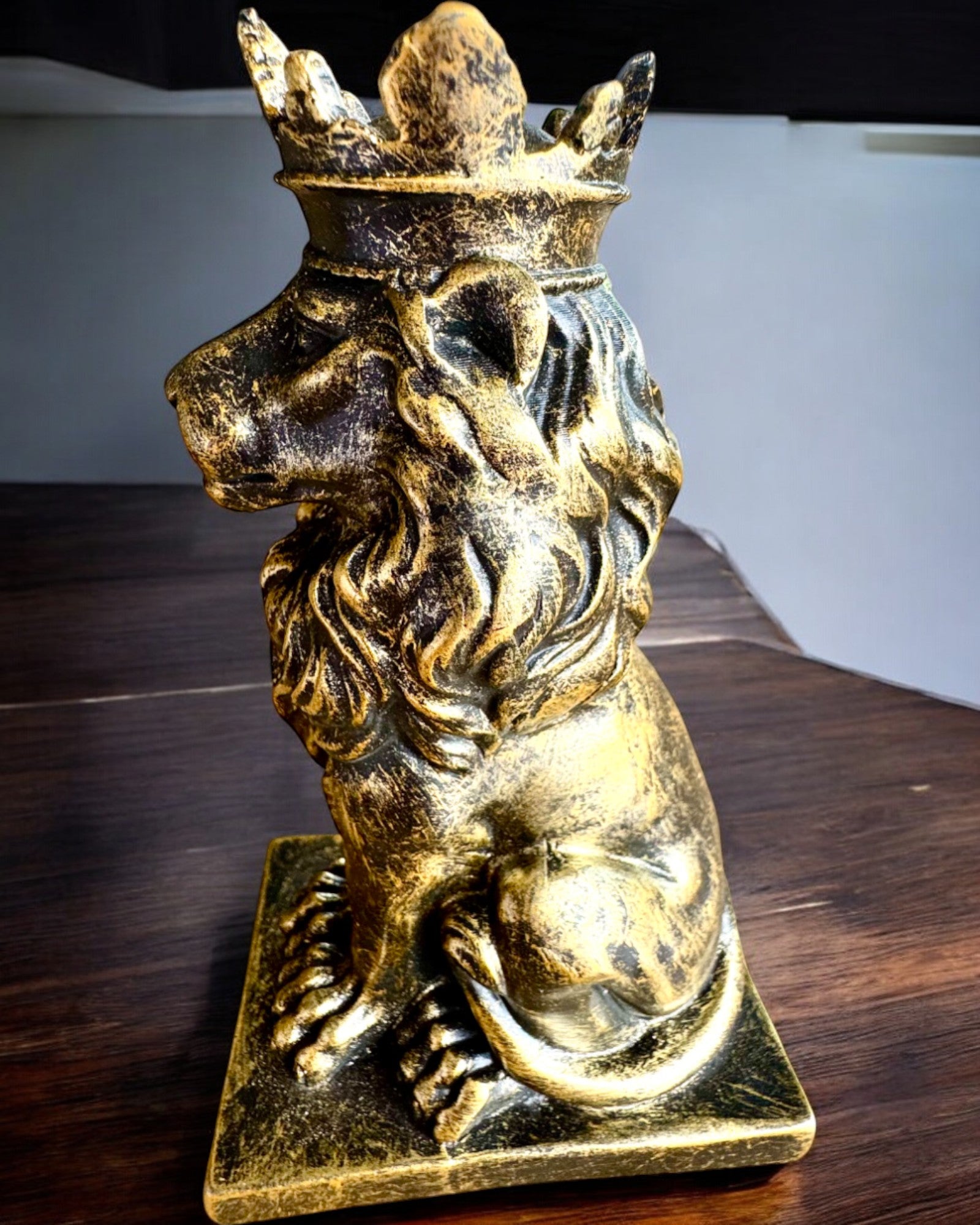 De Leeuwenkoning – Compacte decoratieve figuur van 14,5 cm met graveeroptie als cadeau