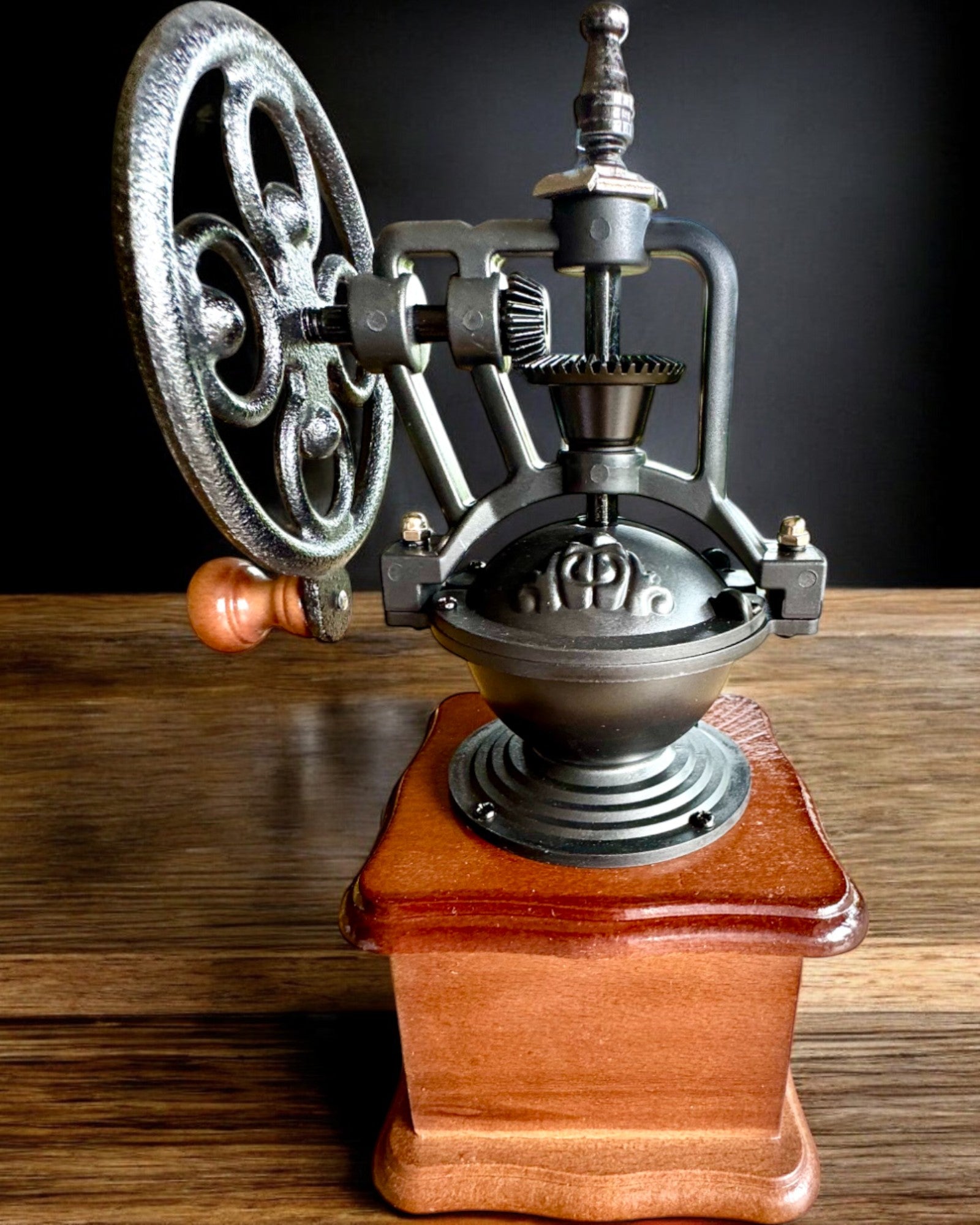 Retro koffiemolen "Vintage Café" 27 cm hoog, met de mogelijkheid voor personalisatie met gravure als cadeau