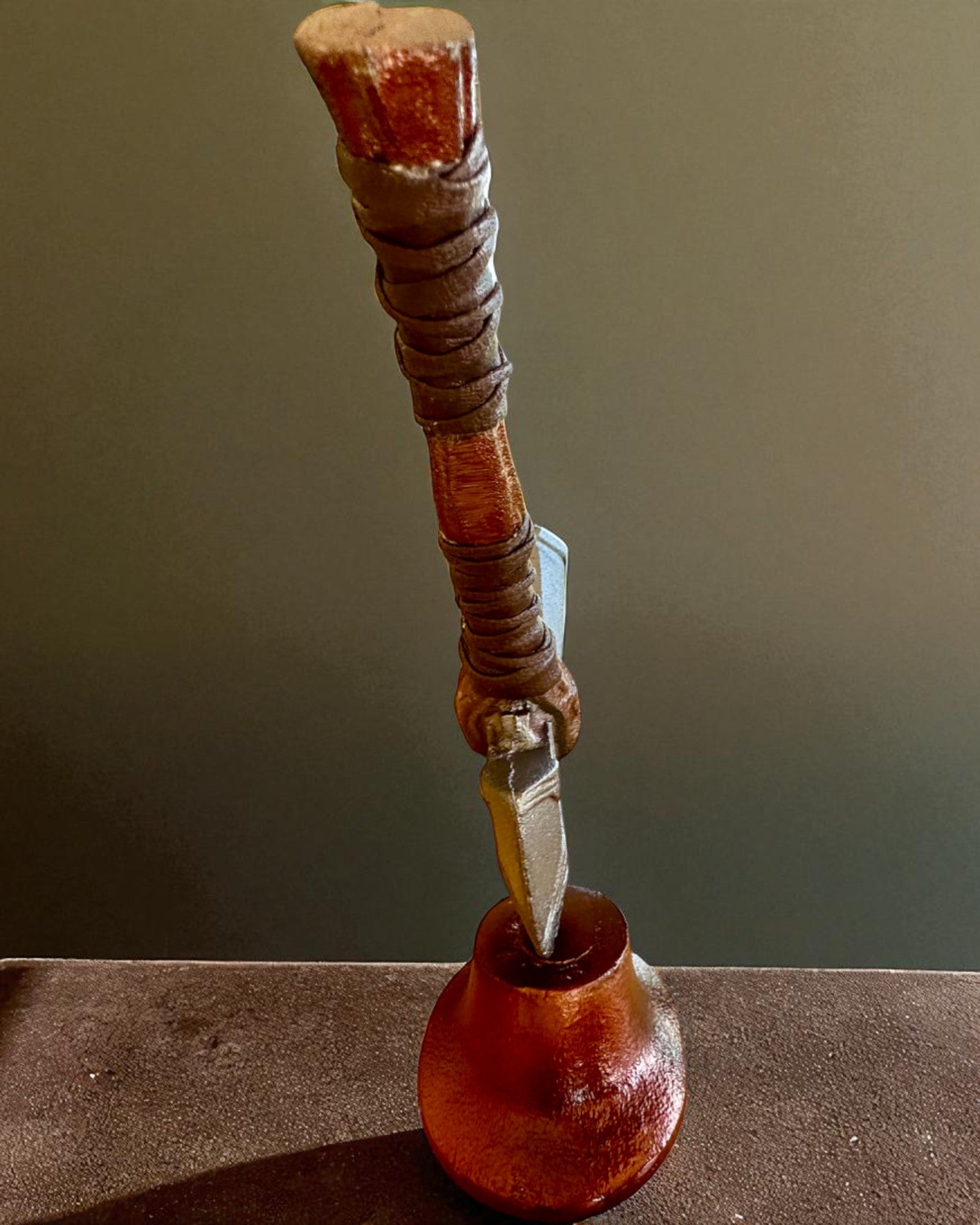 Storm Relic – decoratieve hamer met basis, 26 cm, handgemaakt, mogelijkheid tot personalisatie met gravure als cadeau