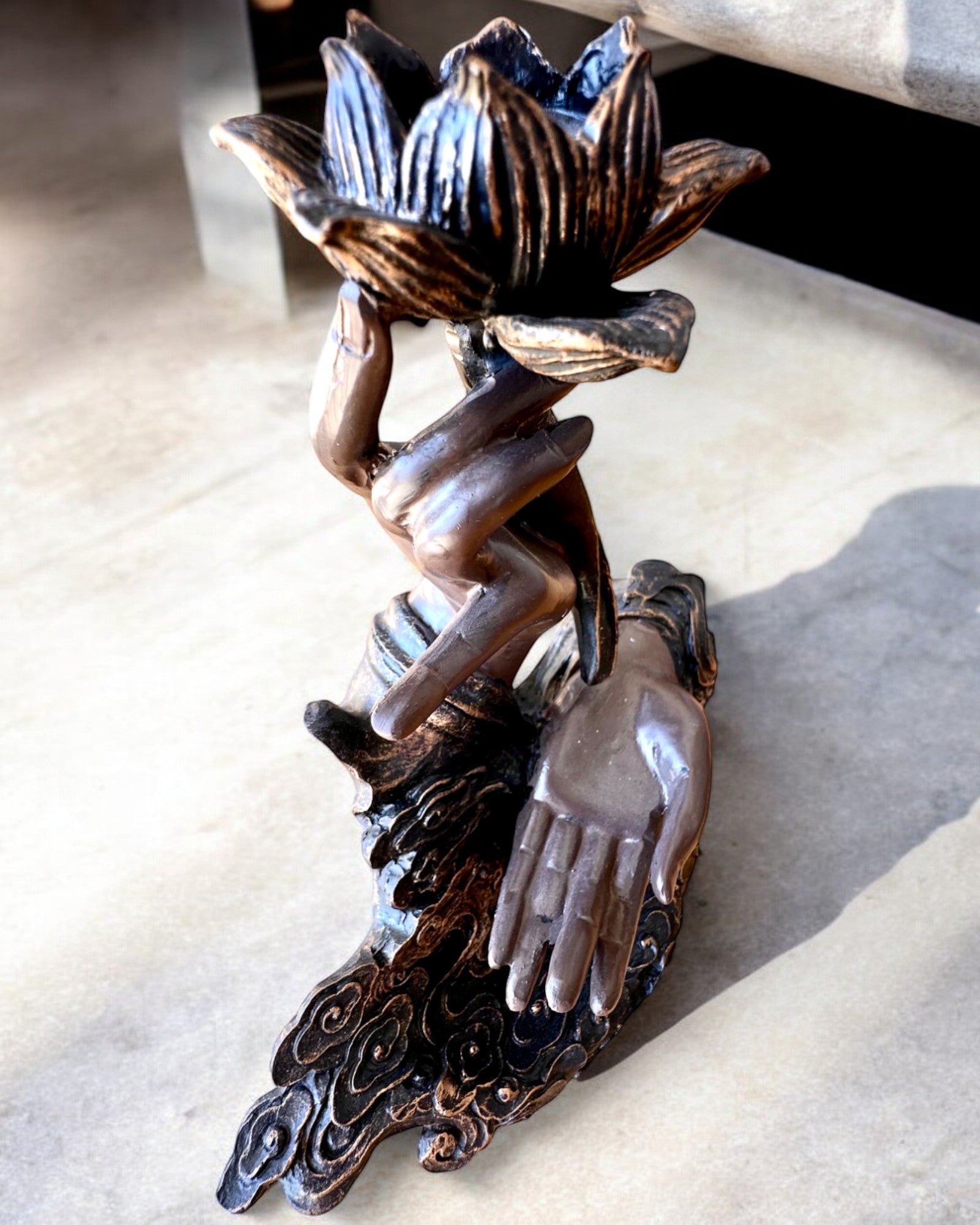 Mystieke Hand, Wierookbrander, houder voor wierook met Stroom, mogelijkheid tot personalisatie met gravure als cadeau