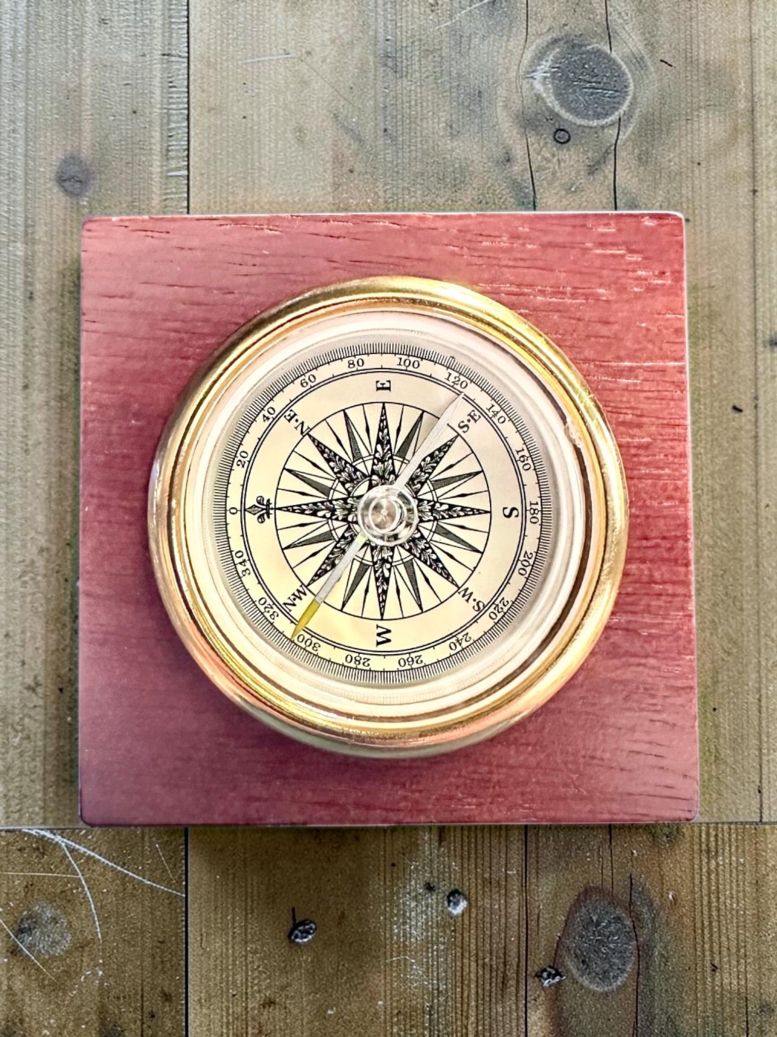 Kompas „Navigator2” - Klassieke elegantie in messing en hout, personalisatie met gravure als cadeau