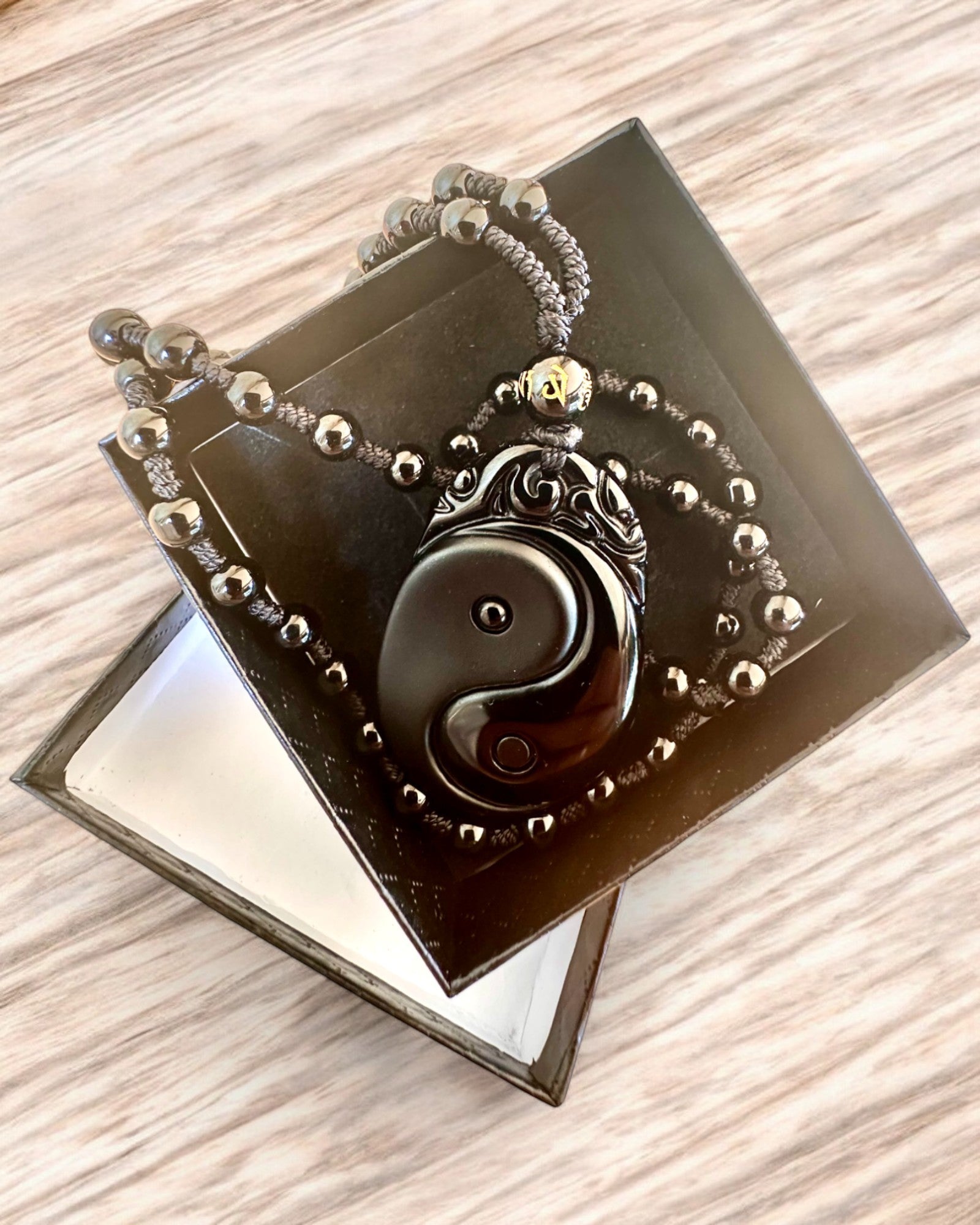 Obsidian Yin Yang Amulet met Gravure - Harmonie en Bescherming, personalisatie met gravure als cadeau