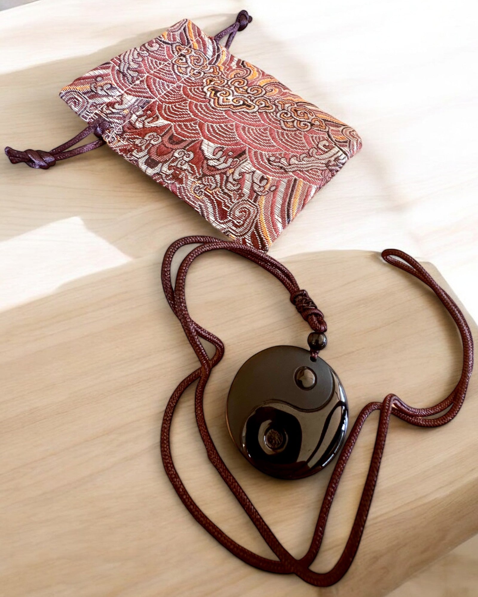 Boho Ketting van Obsidiaan Yin Yang Tai Chi, personalisatie mogelijk met gravure als cadeau