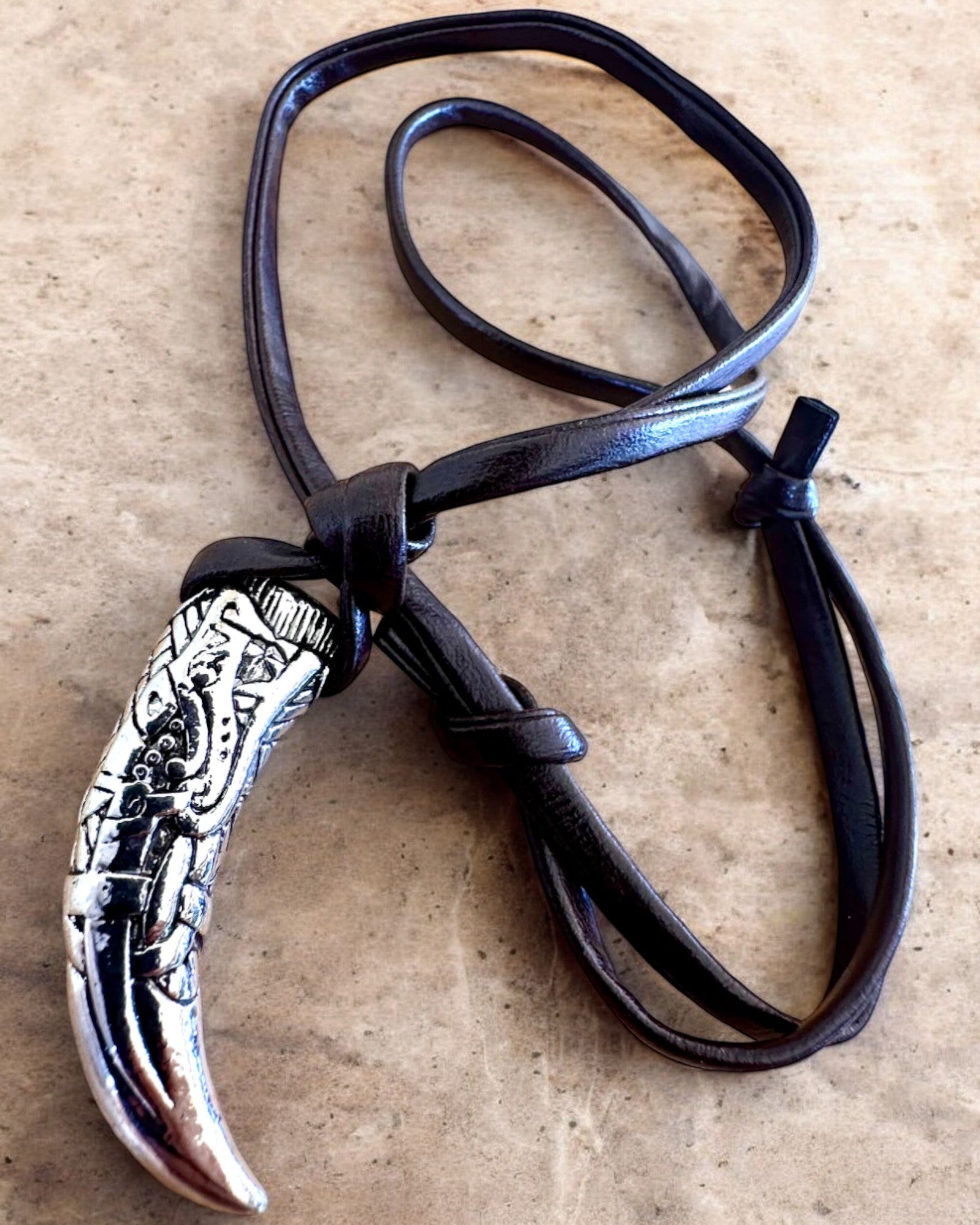 Wilczy Kieł van roestvrij staal – Amulet van Moed, ketting met mogelijkheid tot personalisatie met gravure als cadeau