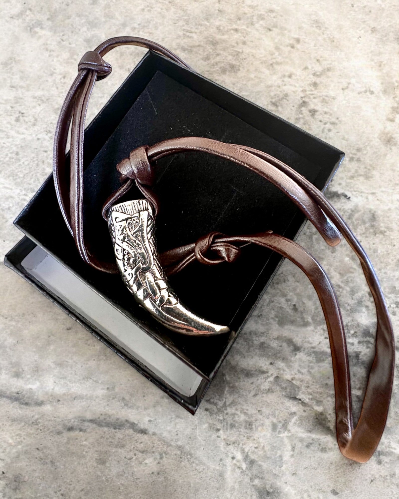 Wilczy Kieł van roestvrij staal – Amulet van Moed, ketting met mogelijkheid tot personalisatie met gravure als cadeau