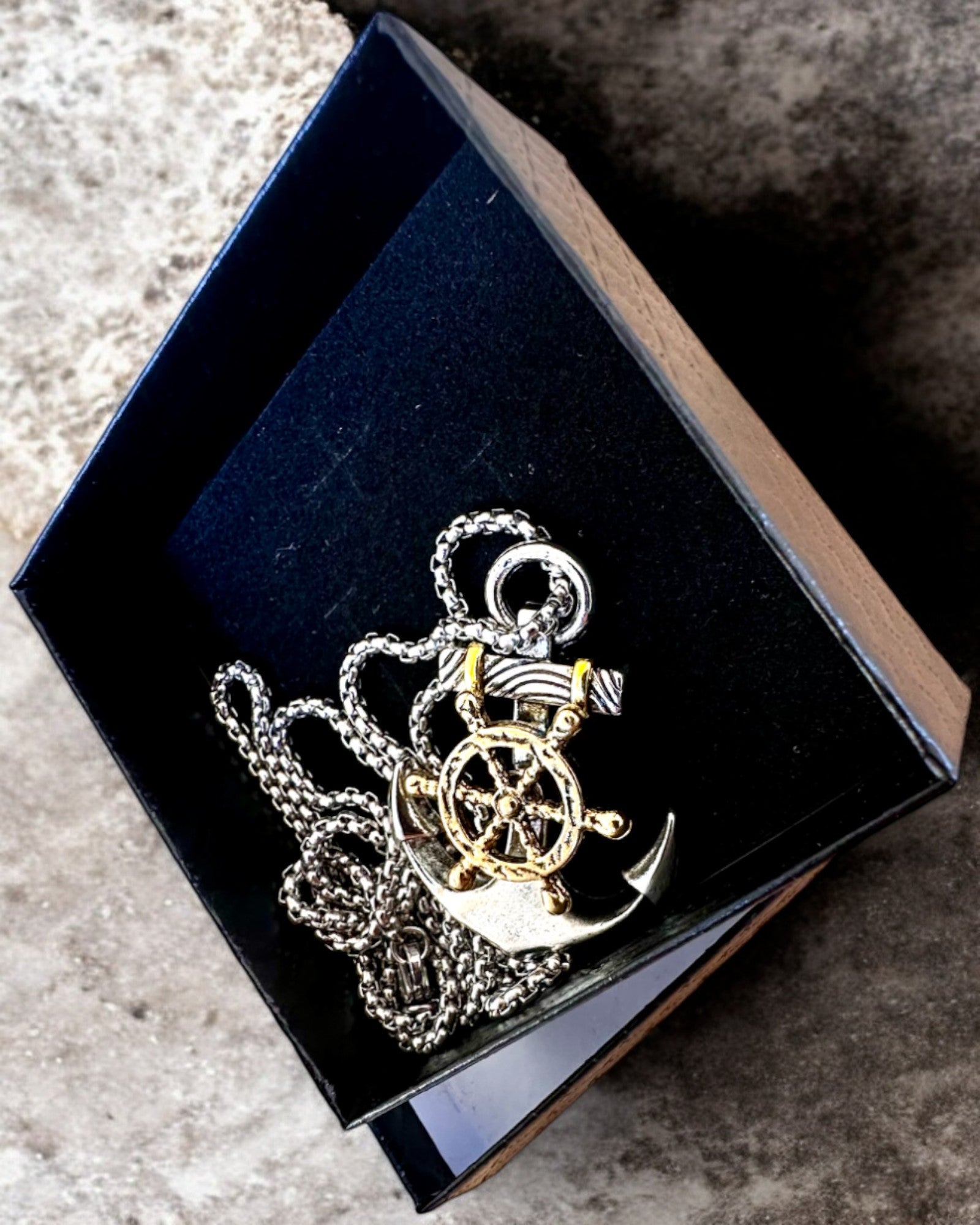 Amulet Morski Anker van de Kapitein, ketting met graveeroptie als cadeau