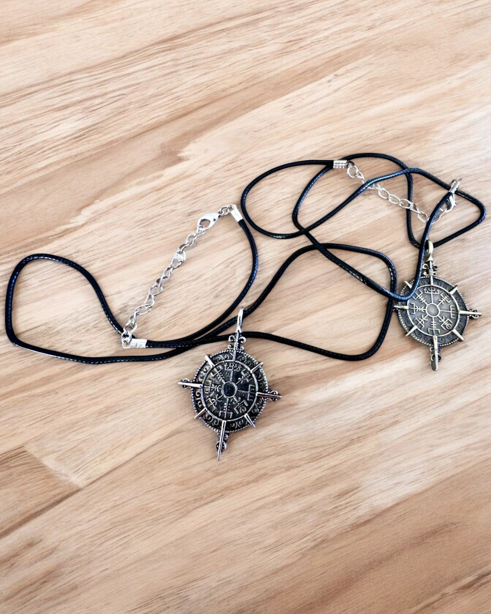 Amulet Noorderkrijger - Vikingkompas, mogelijkheid tot personalisatie met gravure als cadeau, 2 varianten om uit te kiezen