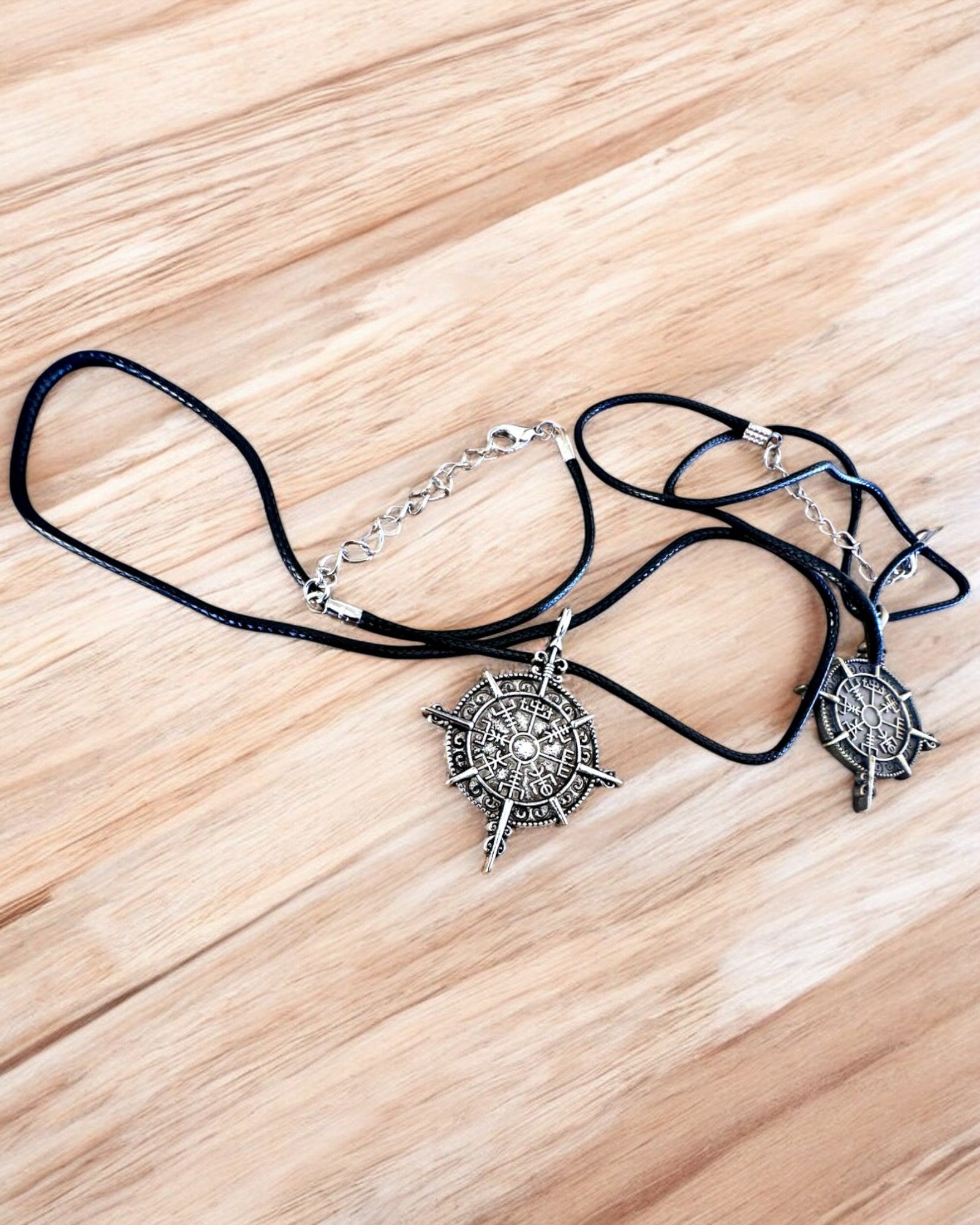 Amulet Noorderkrijger - Vikingkompas, mogelijkheid tot personalisatie met gravure als cadeau, 2 varianten om uit te kiezen