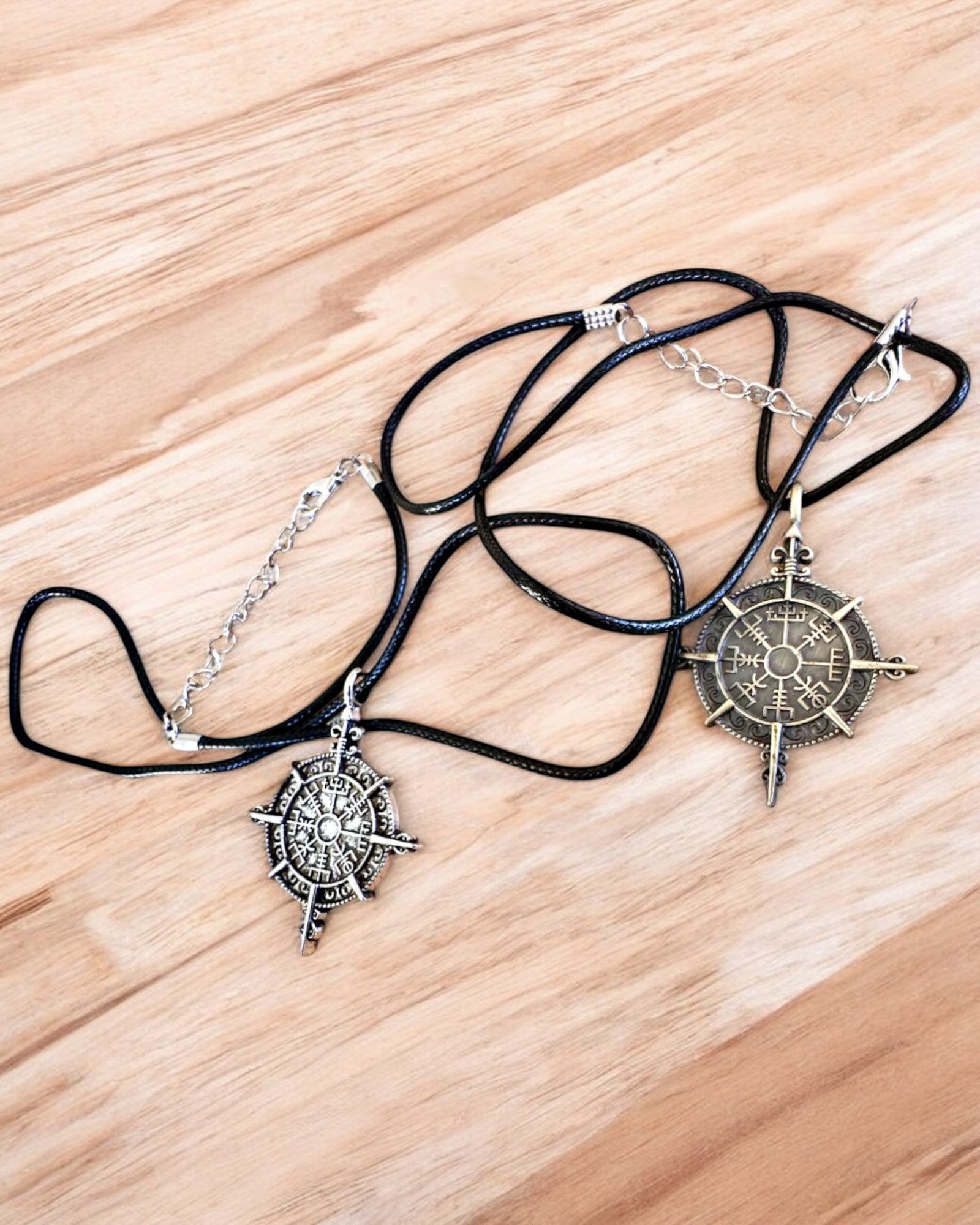 Amulet Noorderkrijger - Vikingkompas, mogelijkheid tot personalisatie met gravure als cadeau, 2 varianten om uit te kiezen