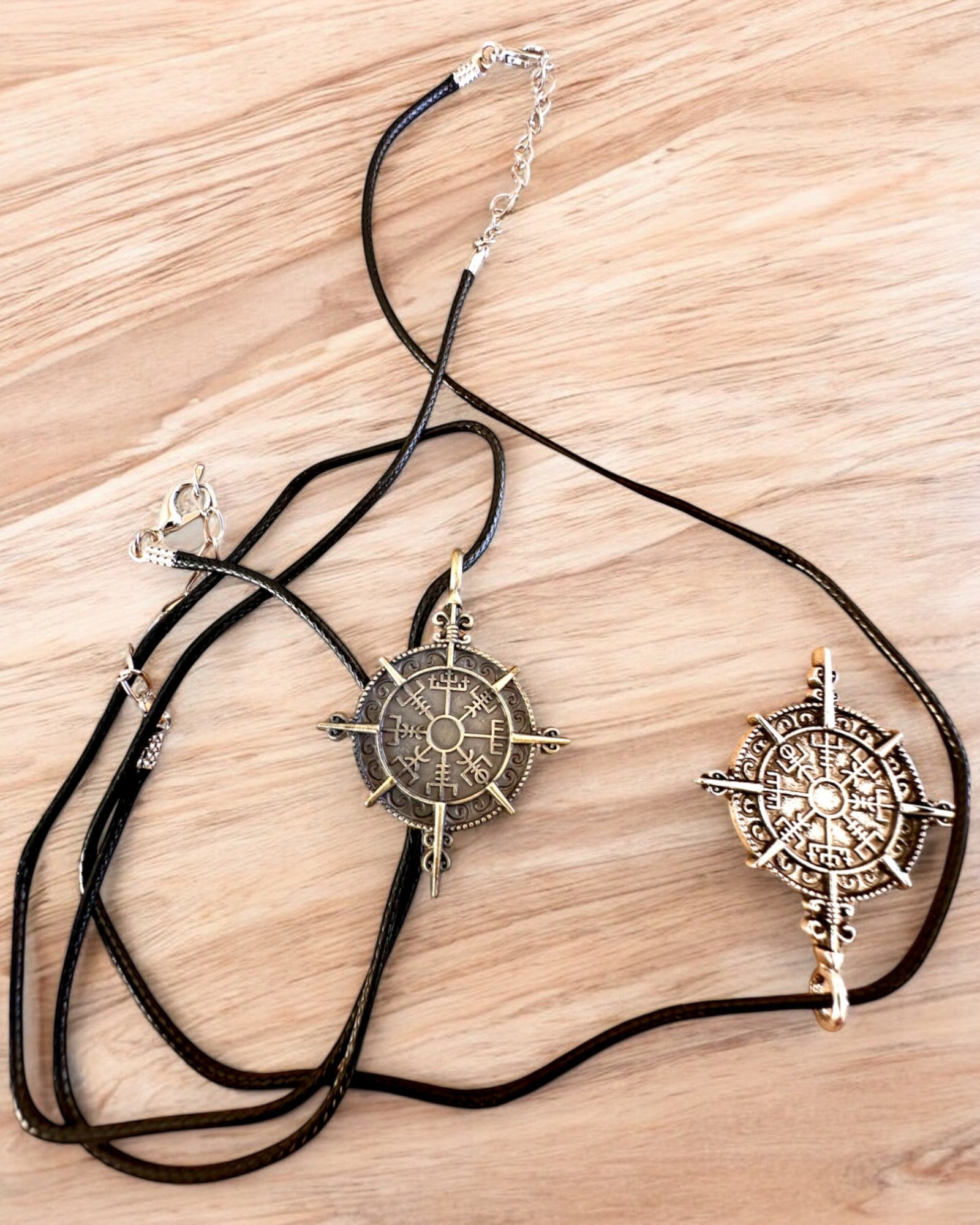 Amulet Noorderkrijger - Vikingkompas, mogelijkheid tot personalisatie met gravure als cadeau, 2 varianten om uit te kiezen