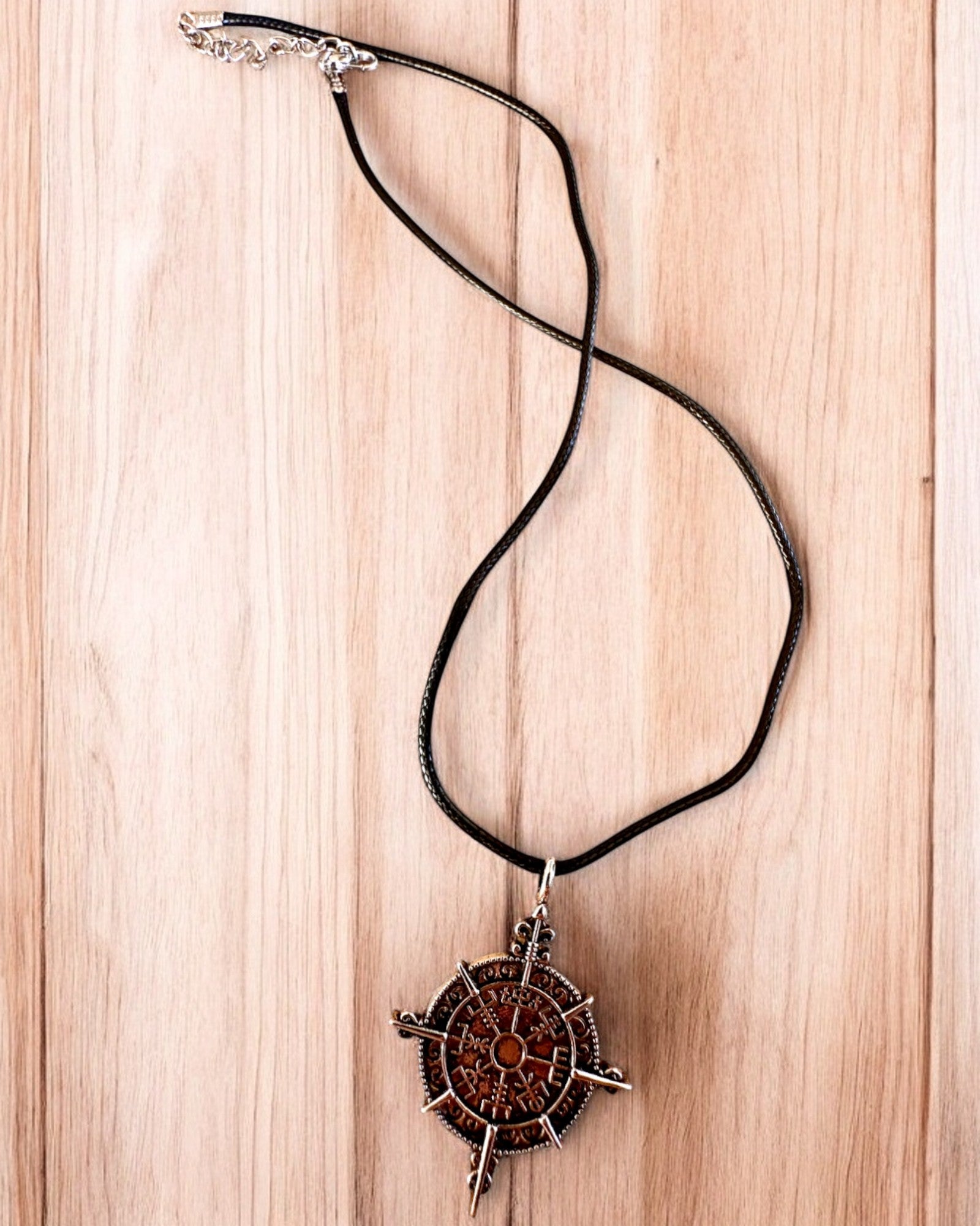 Amulet Noorderkrijger - Vikingkompas, mogelijkheid tot personalisatie met gravure als cadeau, 2 varianten om uit te kiezen