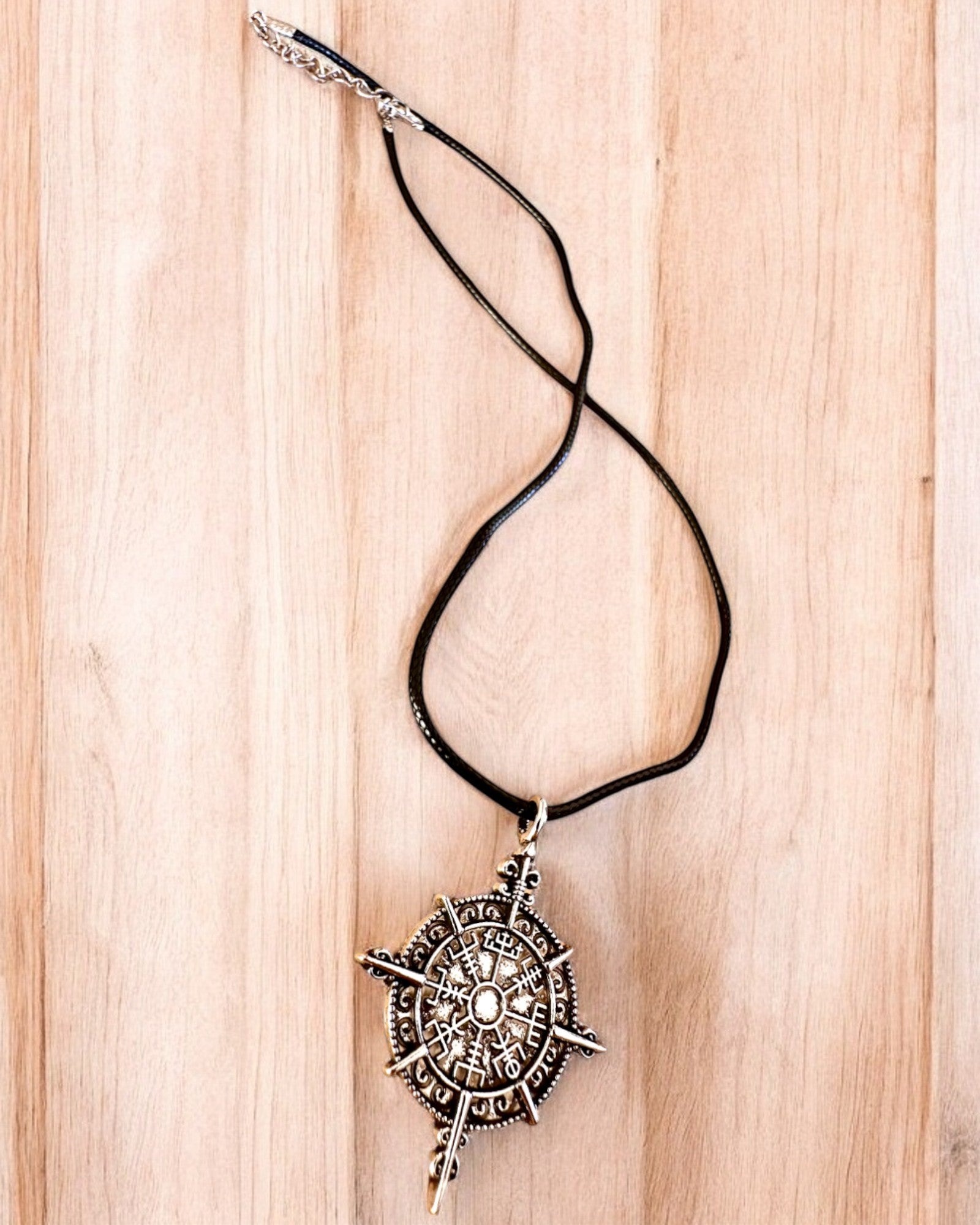 Amulet Noorderkrijger - Vikingkompas, mogelijkheid tot personalisatie met gravure als cadeau, 2 varianten om uit te kiezen