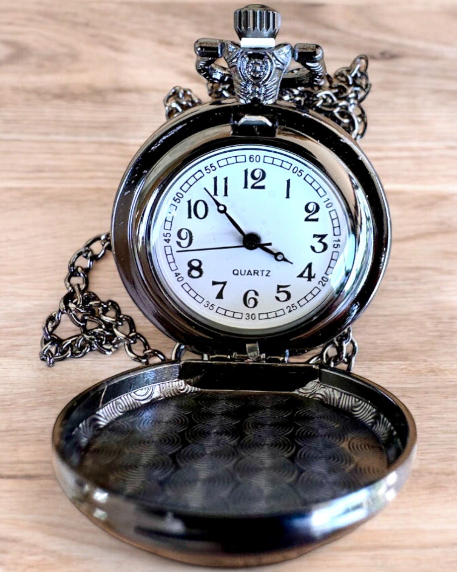 Kieszonkhorloge Lunar Wolf – Maanwolf Klok, mogelijkheid tot personalisatie met gravure als cadeau