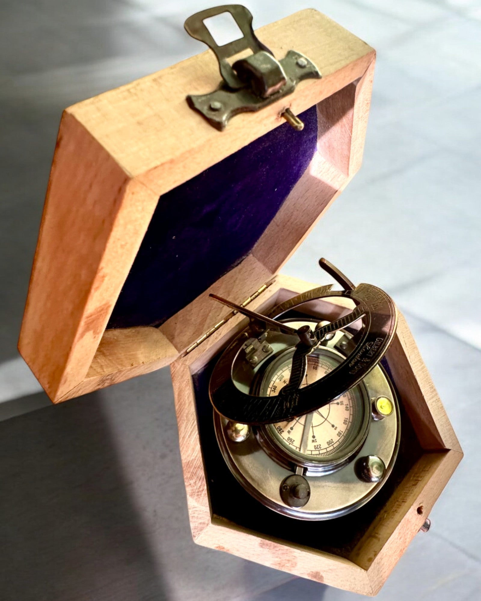 Kapiteinskompas "Odkrywca 2" - mogelijkheid tot personalisatie met gravure als cadeau, 2 kleuropties om uit te kiezen