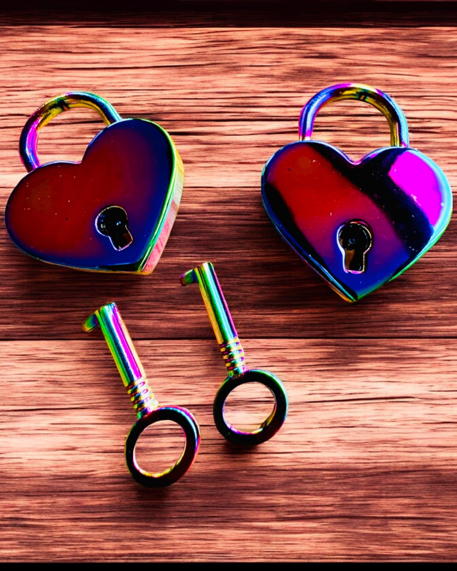 Liefdes Mini Hangsloten Hart DeLuxe, Set van 2 hangsloten met sleutels, 6 varianten om uit te kiezen, mogelijkheid tot personalisatie met gravure als cadeau