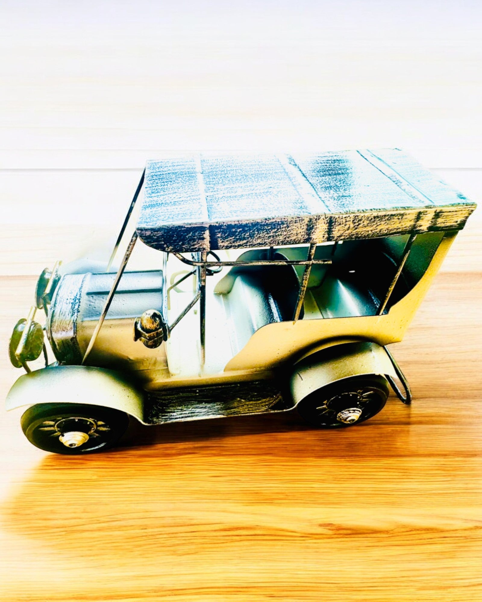 Klassiek Retro automodel - drie varianten met de optie voor graveren als cadeau