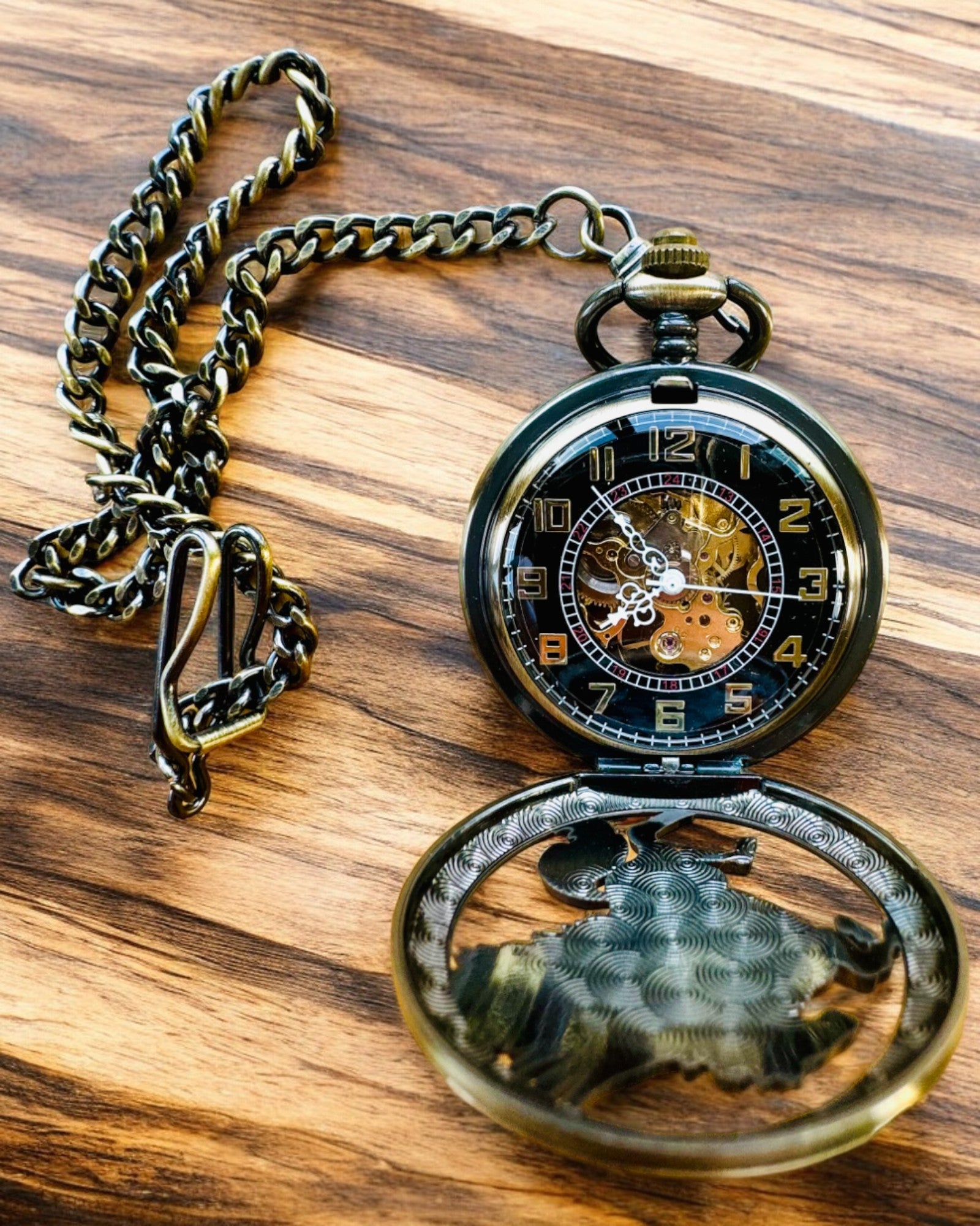 Zakhorloge "Equus Tempus" - Kleur: Koper, met Paardenmotief, mogelijkheid tot personalisatie met gravure