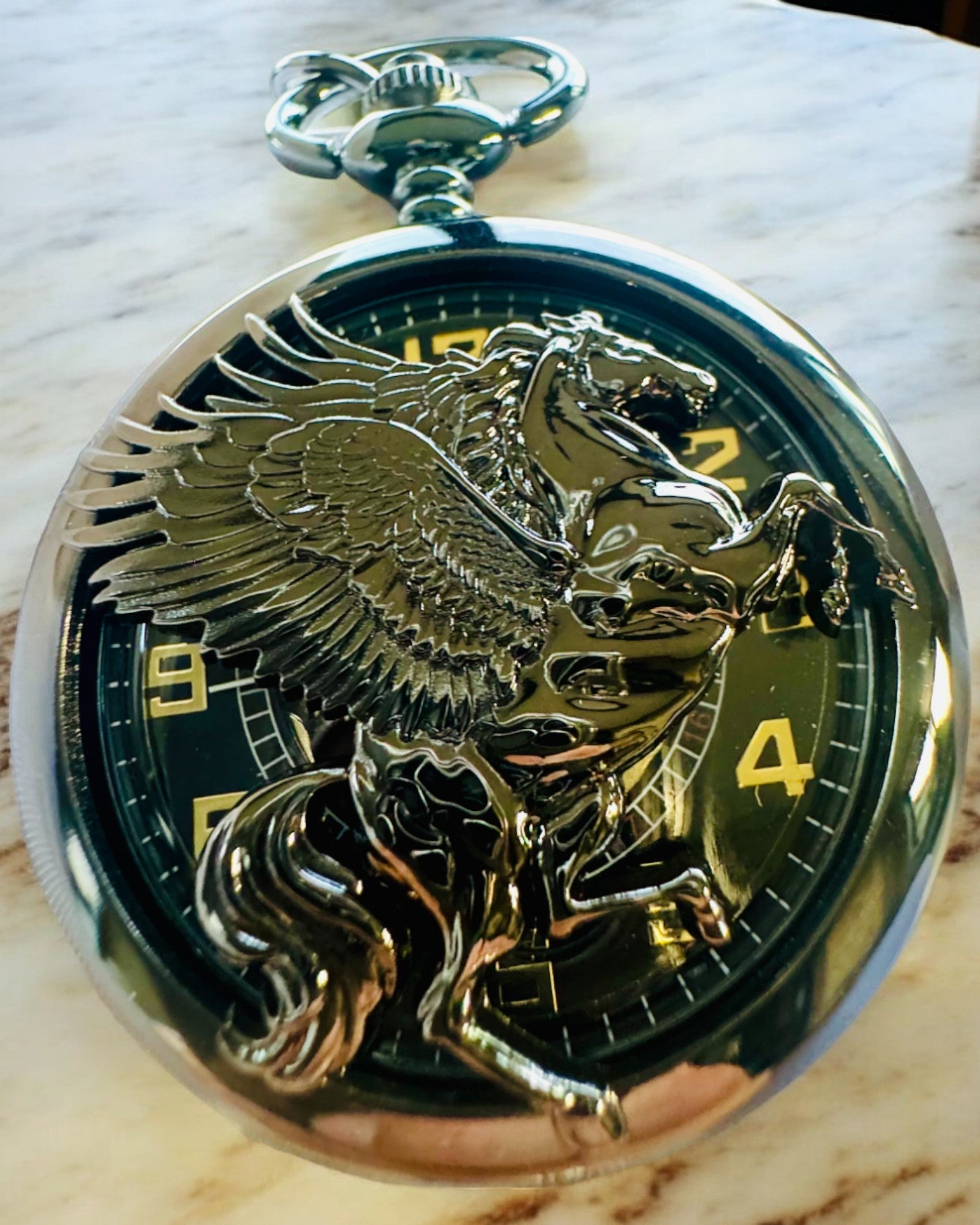 Zakhorloge "Equus Tempus" - Zwart met Paardenmotief, mogelijkheid tot personalisatie met gravure - zwarte wijzerplaat