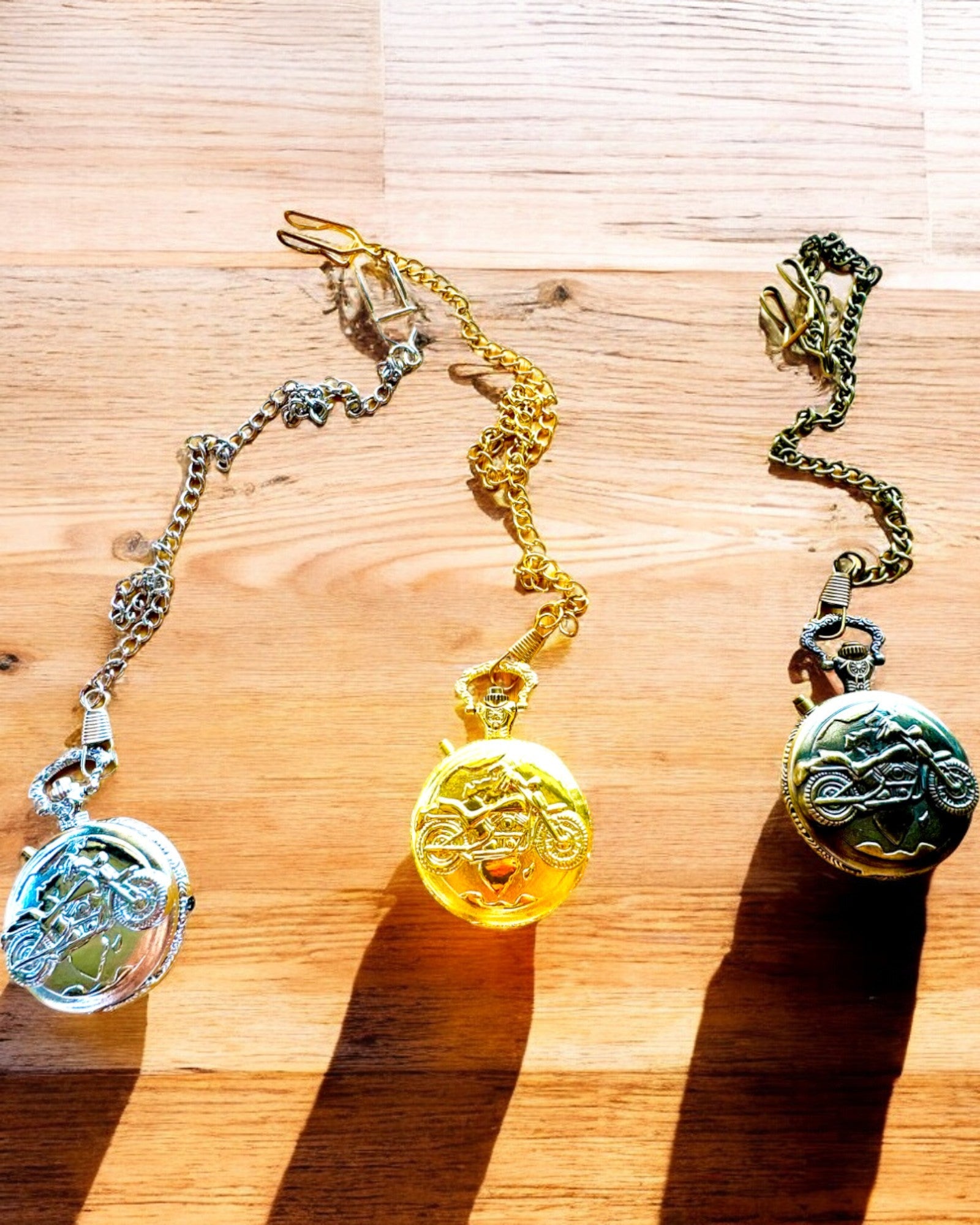 Zakhorloge "Motocyklowy Elegancik 2" – Graveren als cadeau, 3 kleuropties