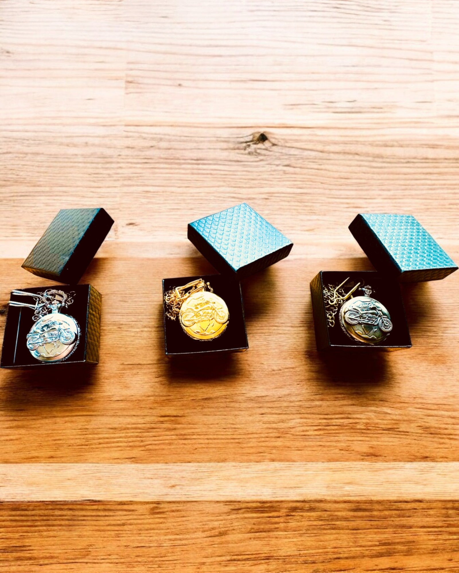 Zakhorloge "Motocyklowy Elegancik 2" – Graveren als cadeau, 3 kleuropties