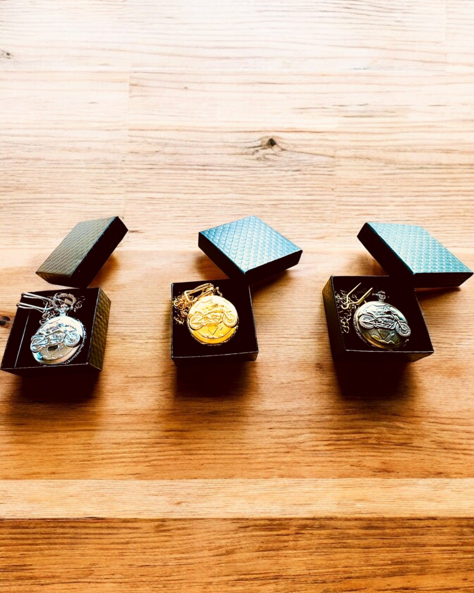 Zakhorloge "Motocyklowy Elegancik 2" – Graveren als cadeau, 3 kleuropties