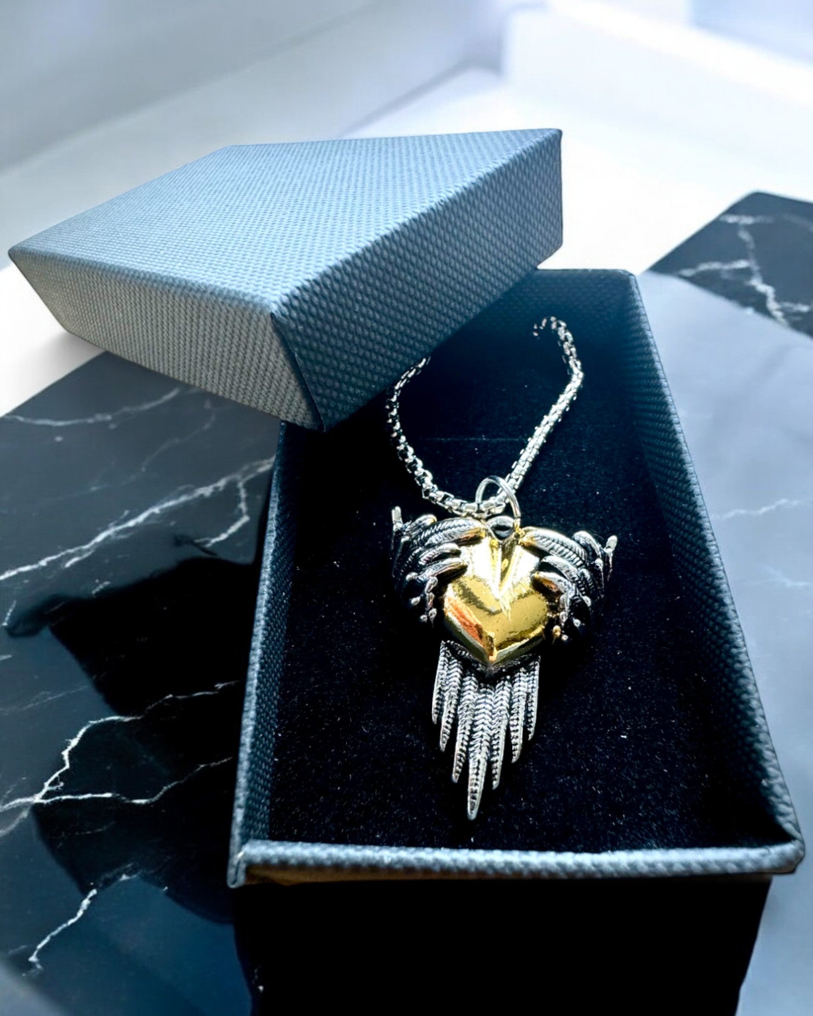 Amulet Hartenboogschutter – Donkere Vleugels van de Liefde, mogelijkheid tot personalisatie met gravure als cadeau