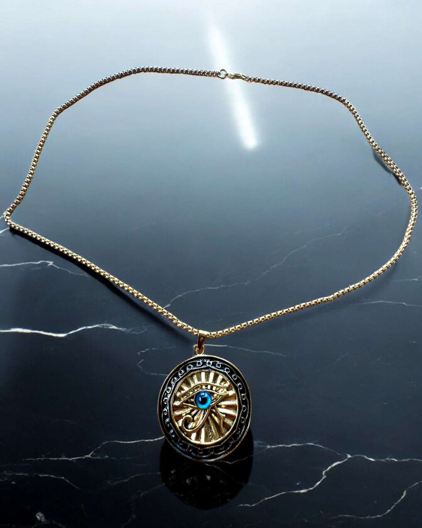 Amulet "Oog van Horus" - Elegantie en Bescherming, mogelijkheid tot personalisatie met gravure als cadeau