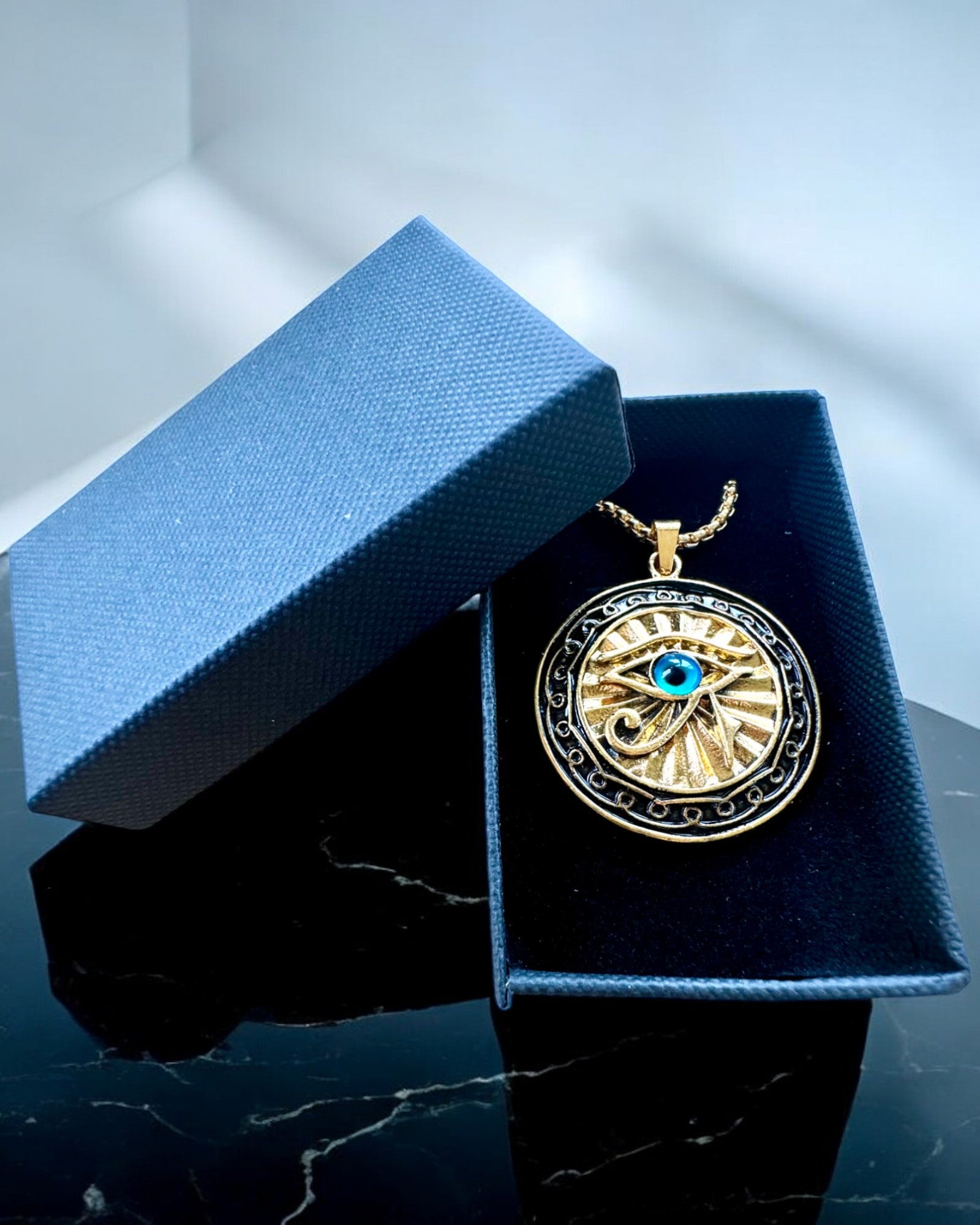 Amulet "Oog van Horus" - Elegantie en Bescherming, mogelijkheid tot personalisatie met gravure als cadeau