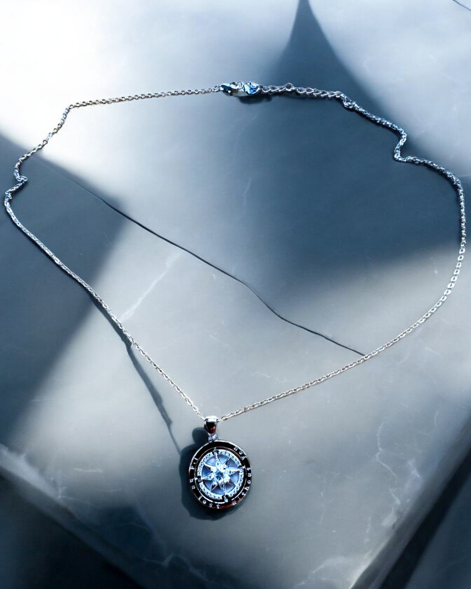 Kompas Ketting "Sterrenrichting", personalisatie mogelijk met gravure, 2 kleuropties beschikbaar