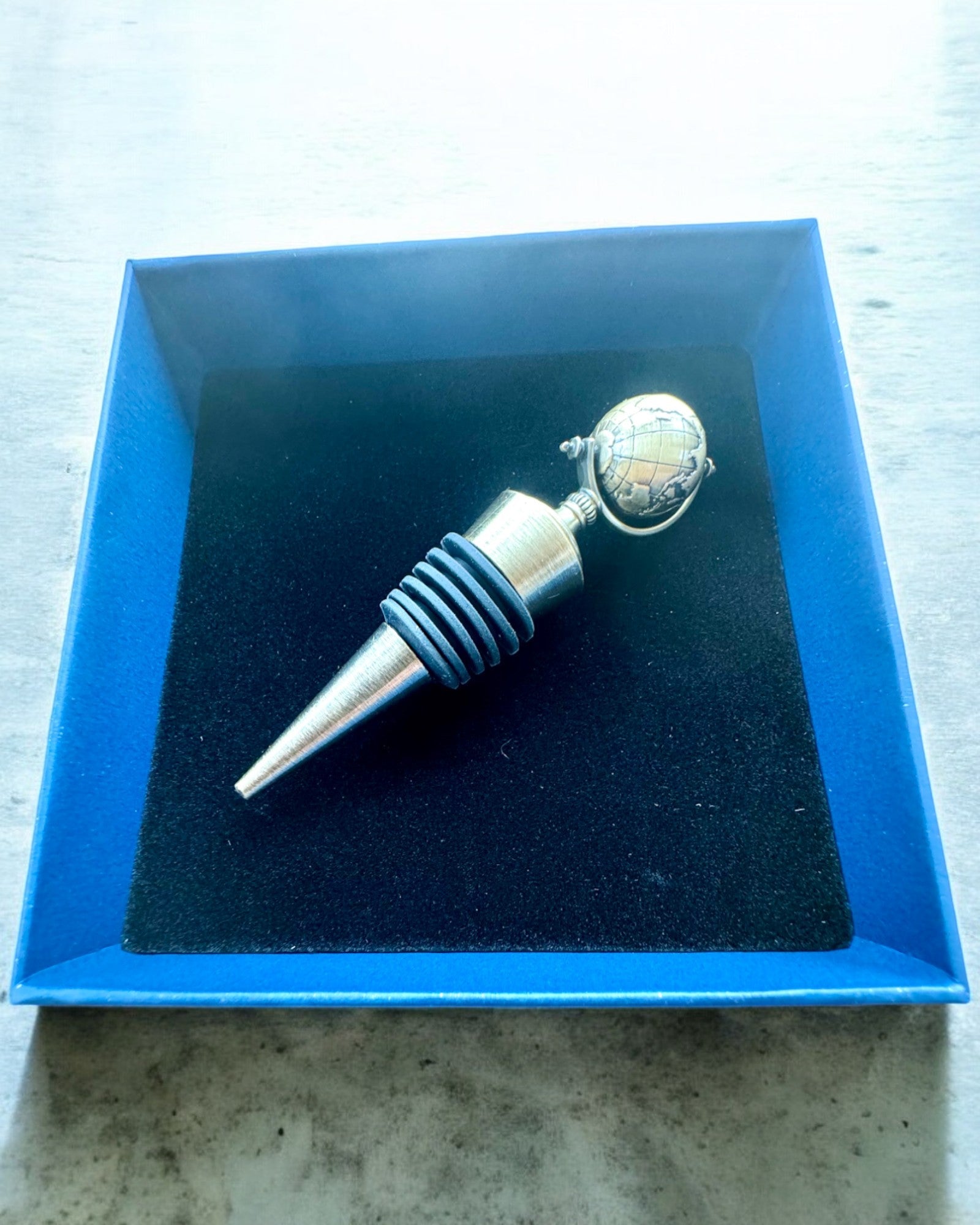 GloboStop - Wijnstopper met Gravure, mogelijkheid tot personalisatie met gravure als cadeau