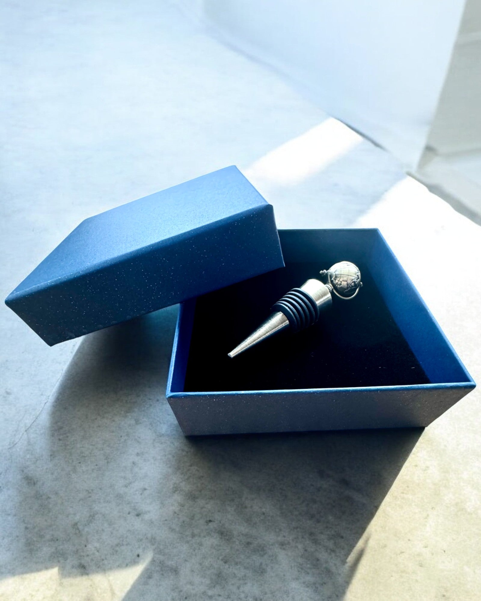 GloboStop - Wijnstopper met Gravure, mogelijkheid tot personalisatie met gravure als cadeau